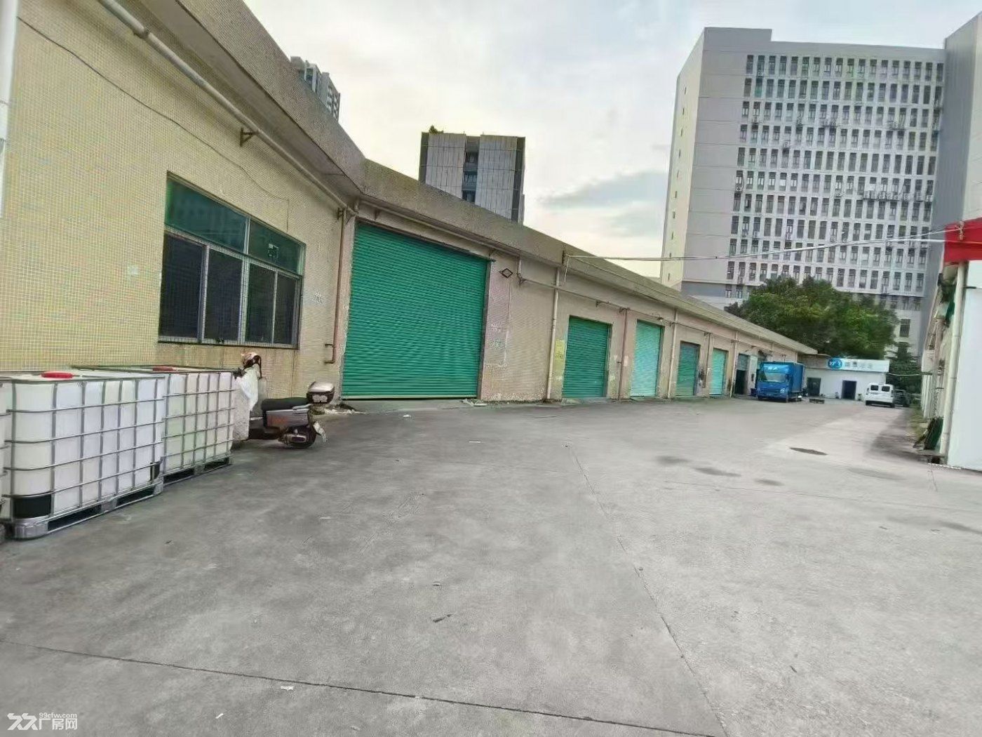 观澜松元轻轨站旁｜砖墙到顶钢构1000㎡ 厂房出租