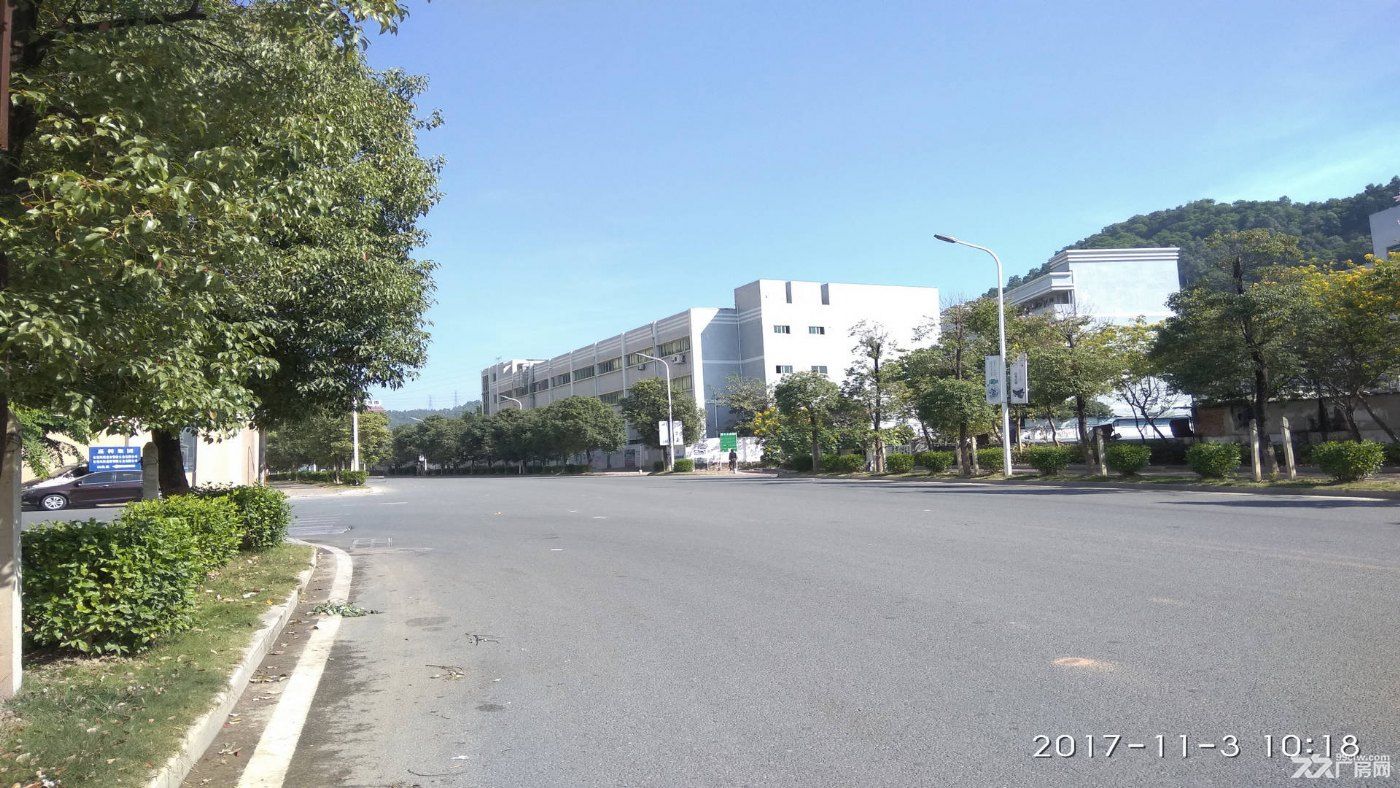 东莞市凤岗镇７３００平方米一楼厂房出租