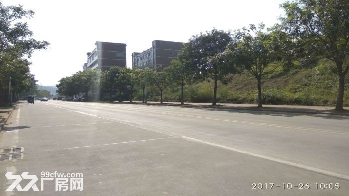 东莞市黄江镇７４００平方米八楼厂房出租 16元/平方米
