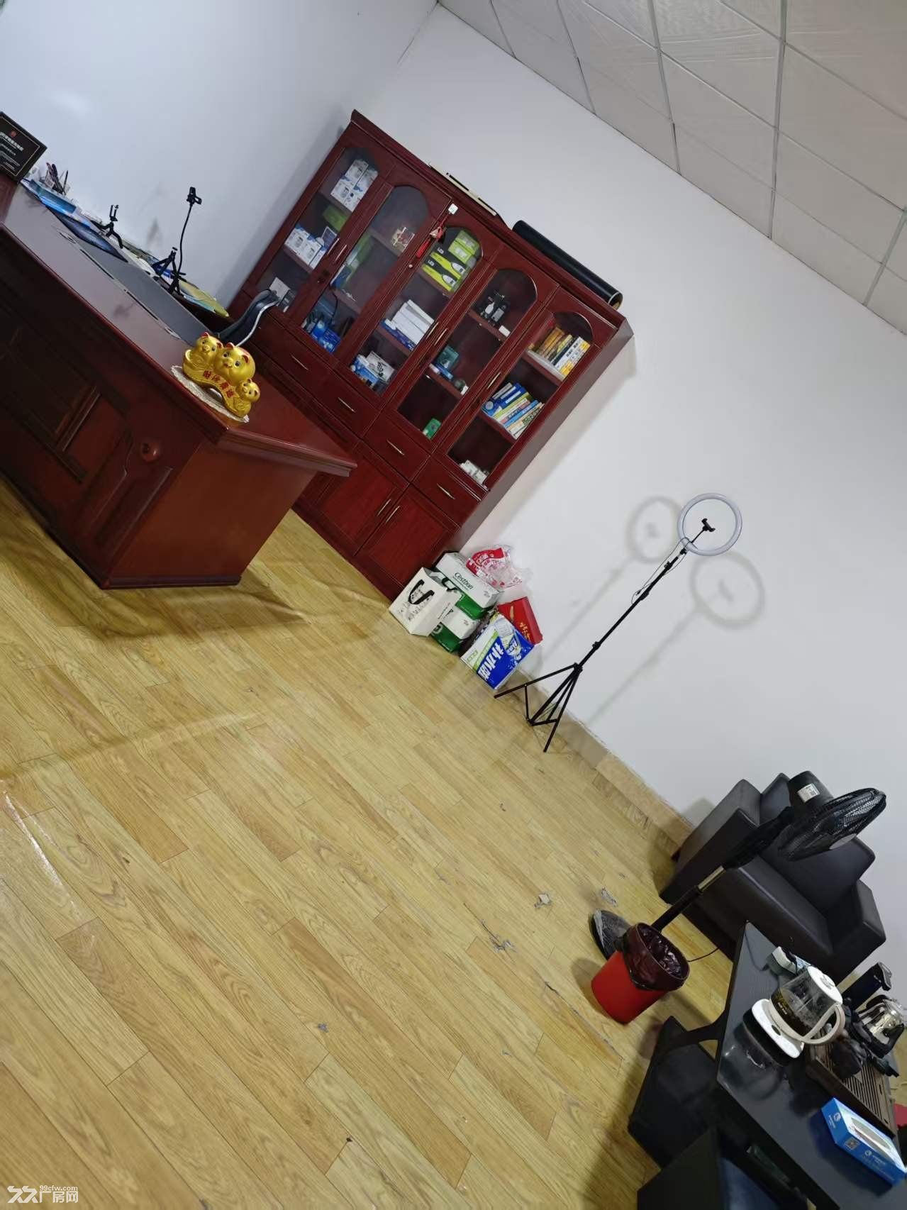办公室仓库一体,一楼380平方米,办公家具家电齐全,可以直接拎包入驻办公 - 3