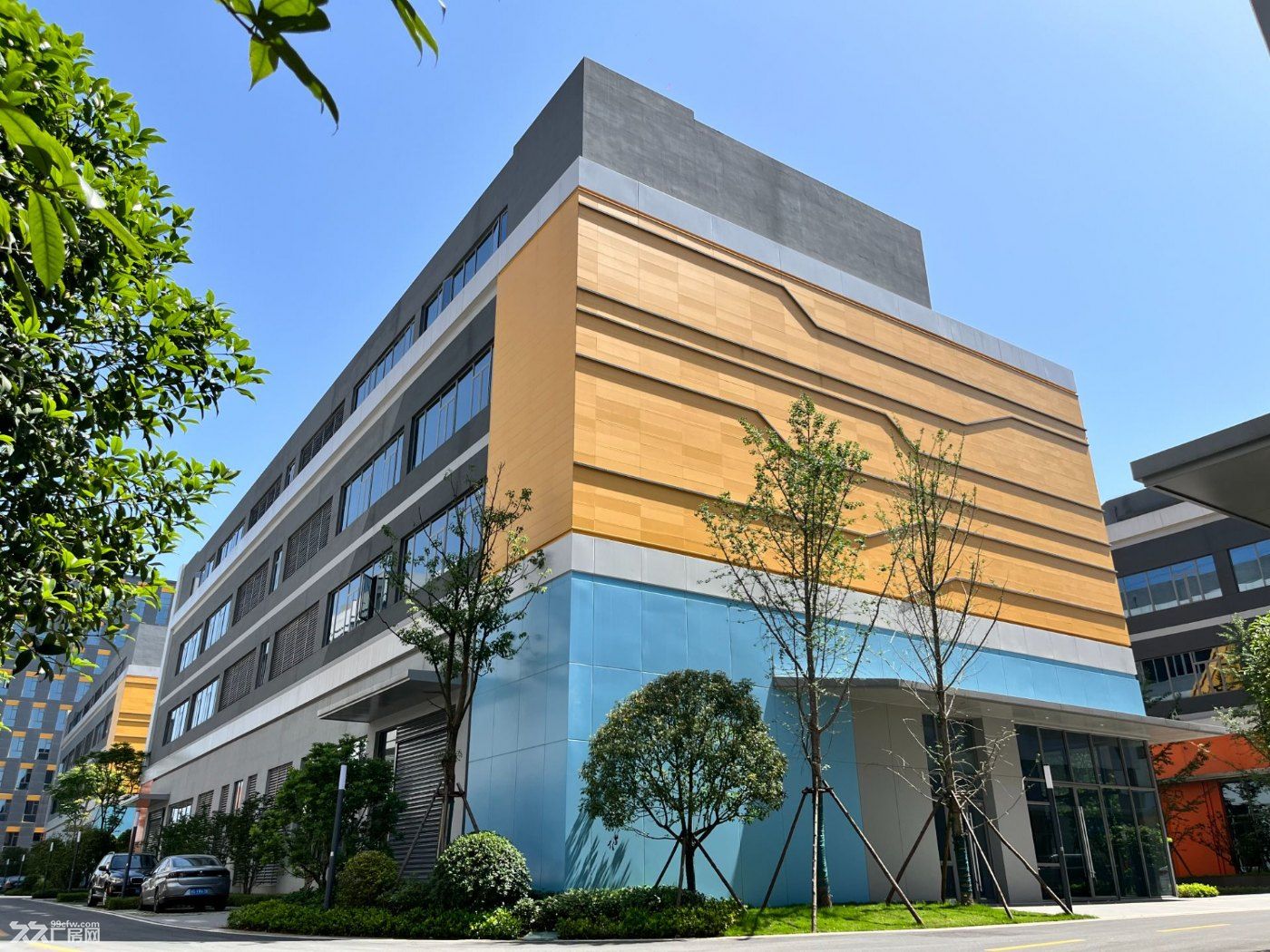 央企双拼独栋边户,约1800㎡,上下四层,品质现房即买即驻,投产快人一步 - 3