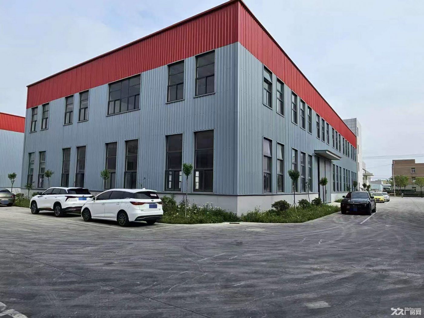 出租厂房，园区配置齐全，交通方便，位置好，租金可谈
