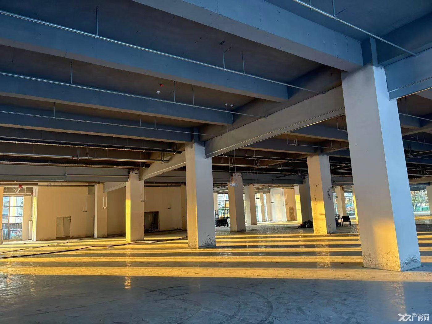 仅剩一套一百多平办公场地出租 - 2