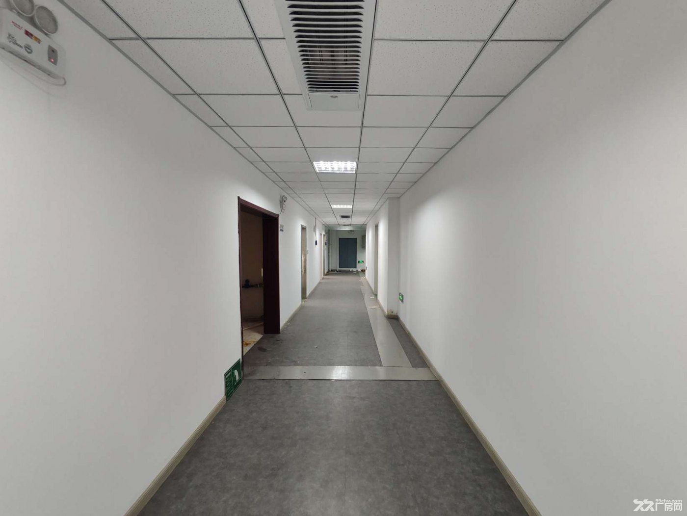 大货梯单价便宜，位置好门口交通便利，随时看房