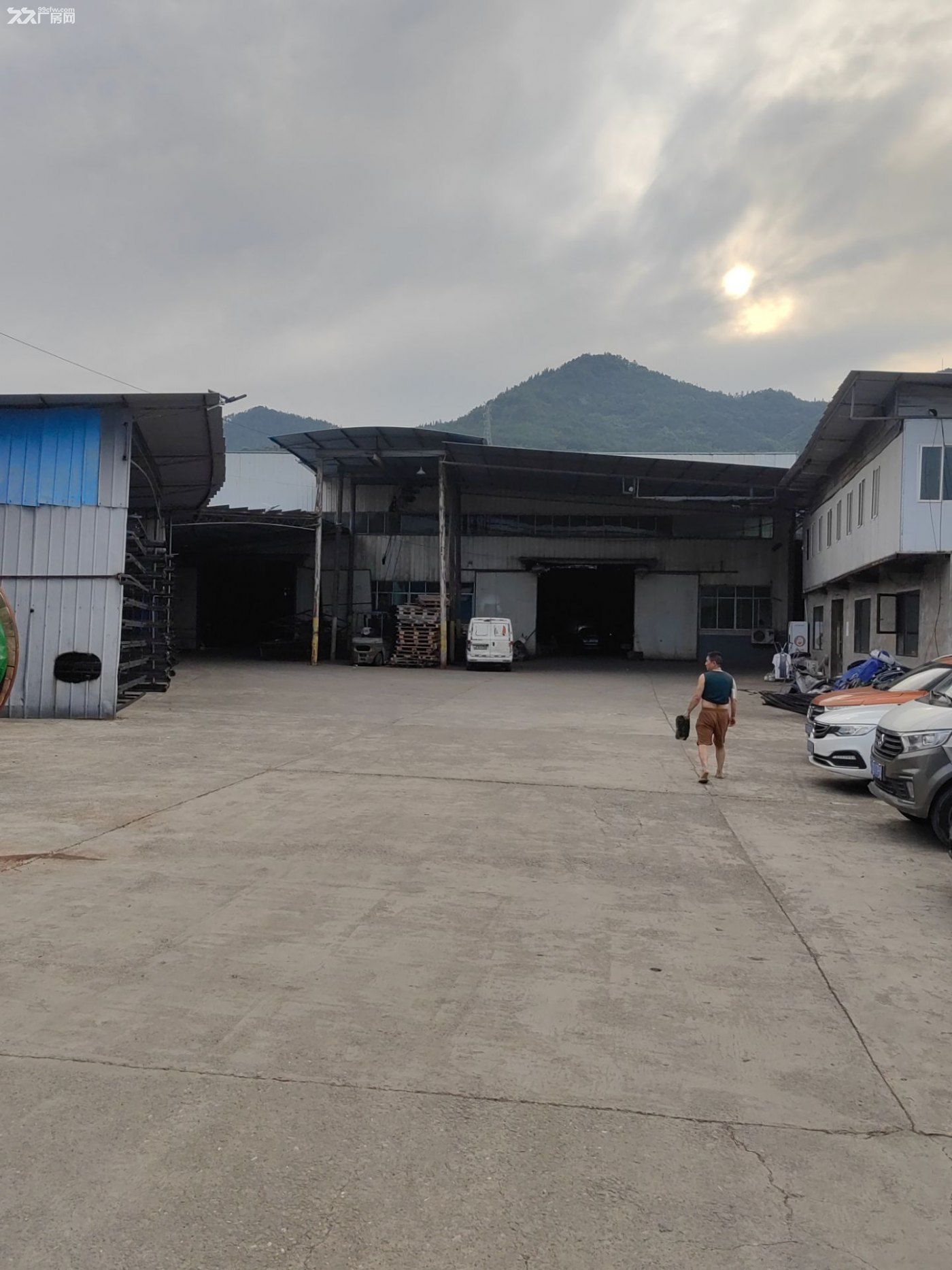 两江新区水土新城3200㎡自建独院厂房出租 带10吨行车+400KVA专电