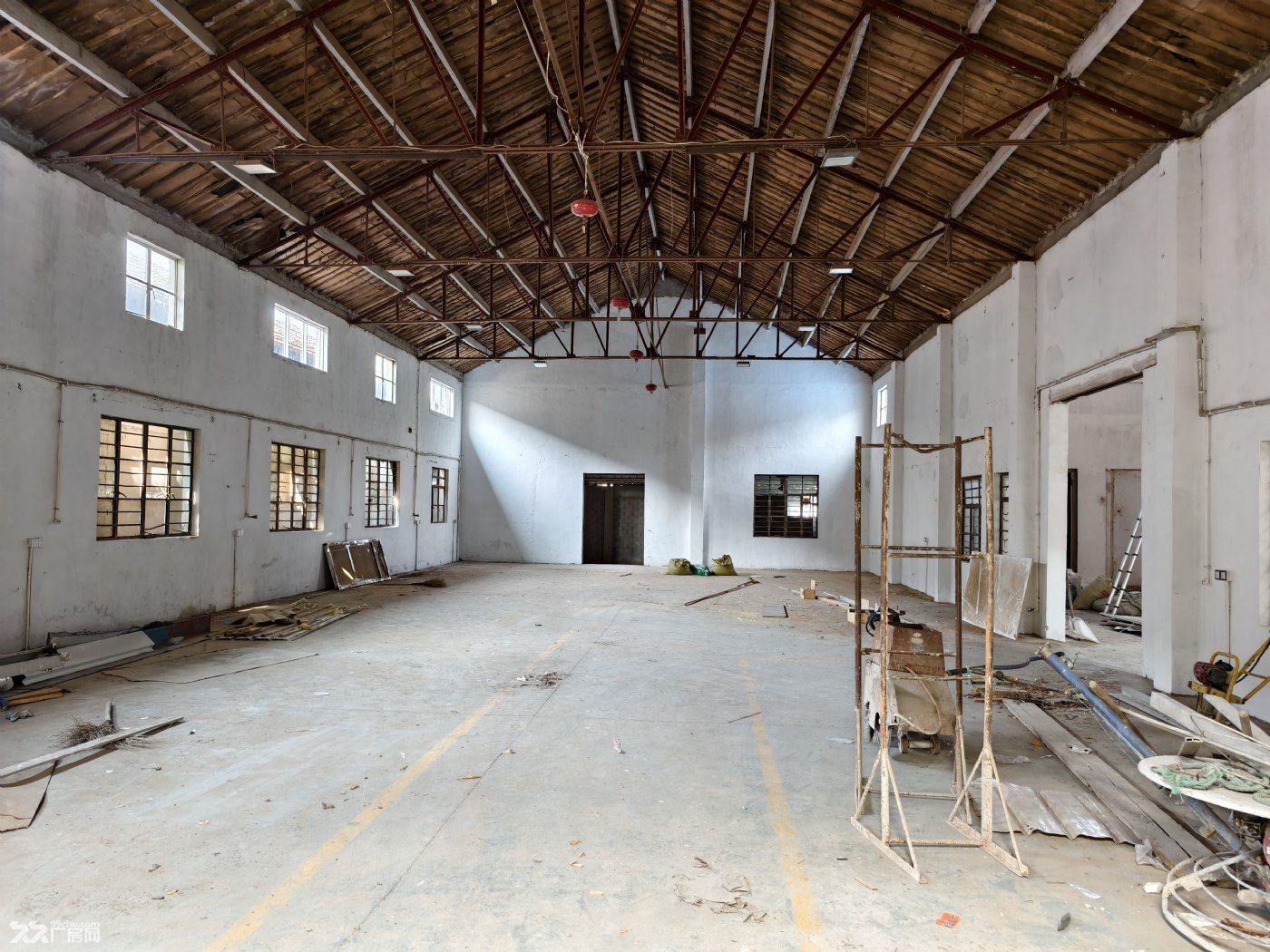 奉贤四团独门独院厂房出租有住房板式家具橱柜五金机械仓库旧衣服分拣行业