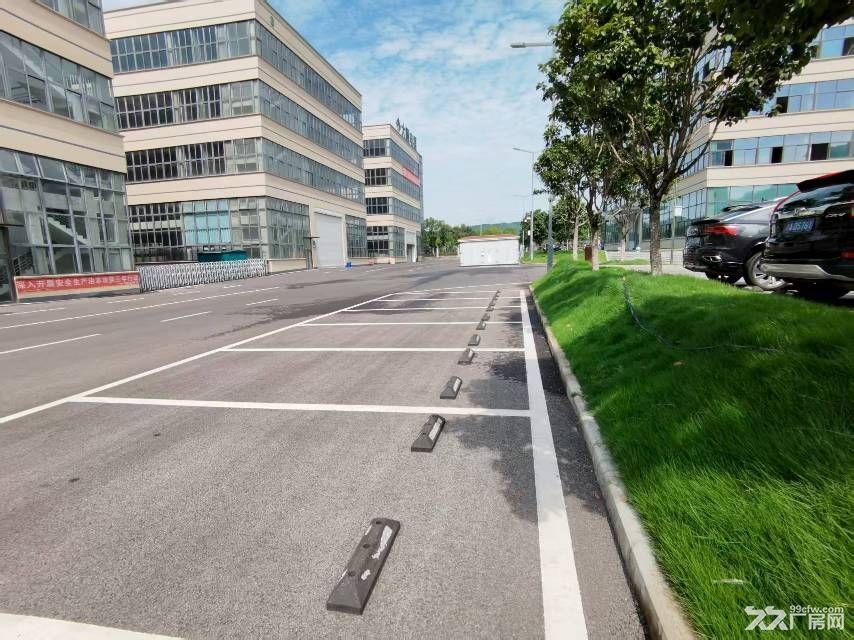 8米高标准一楼厂房带行车出租,金刚砂地面 - 7