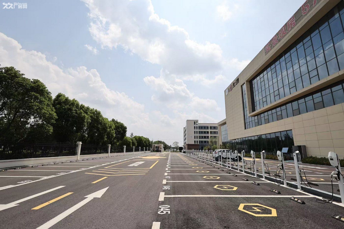 六合江北快速路旁厂房出租!小户型大户型都有,7元/平起! - 6