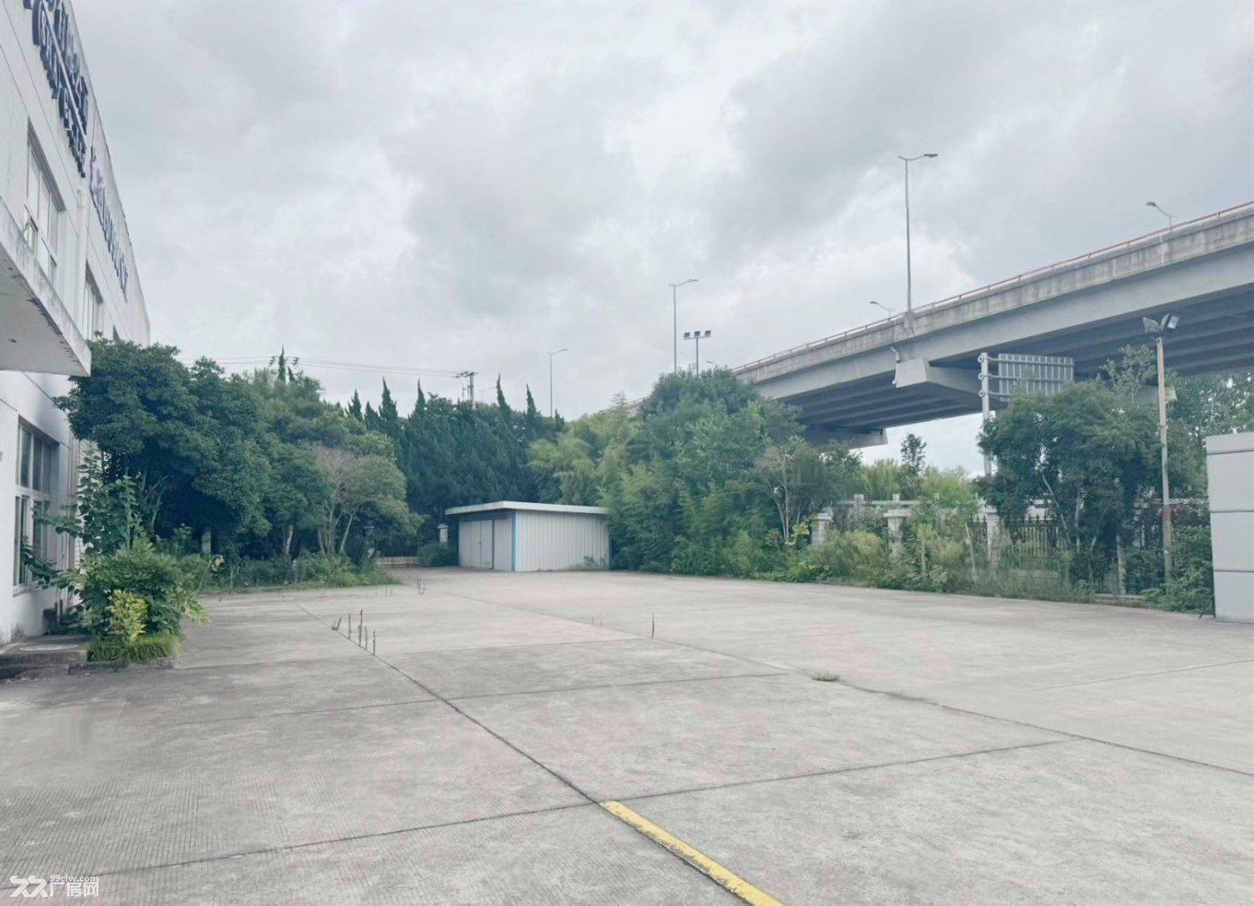物业出租:青浦工业园高架口104厂房有行车。生产加工仓库均可。独立办公 - 2