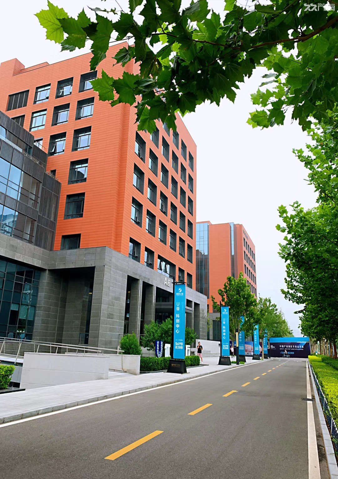 食堂超市班车公寓免费独立休息区露台周边高端酒店商场银行等应有尽有的办公地 - 3