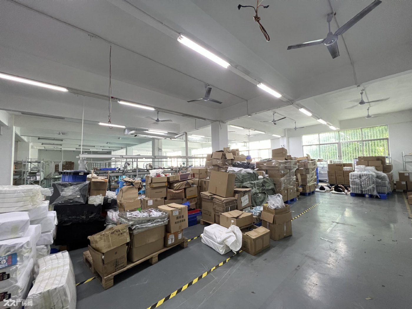 宝安沙井1000平可分租原房东精装修厂房仓库园内有无尘车间一楼和楼上低价出租 - 3
