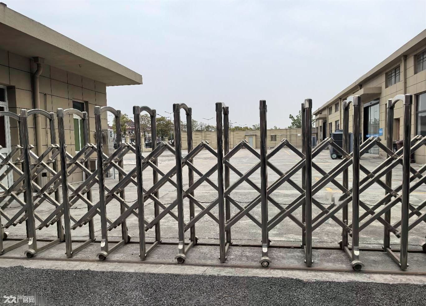 青浦原房东独门独院1500平单层火车头场地大