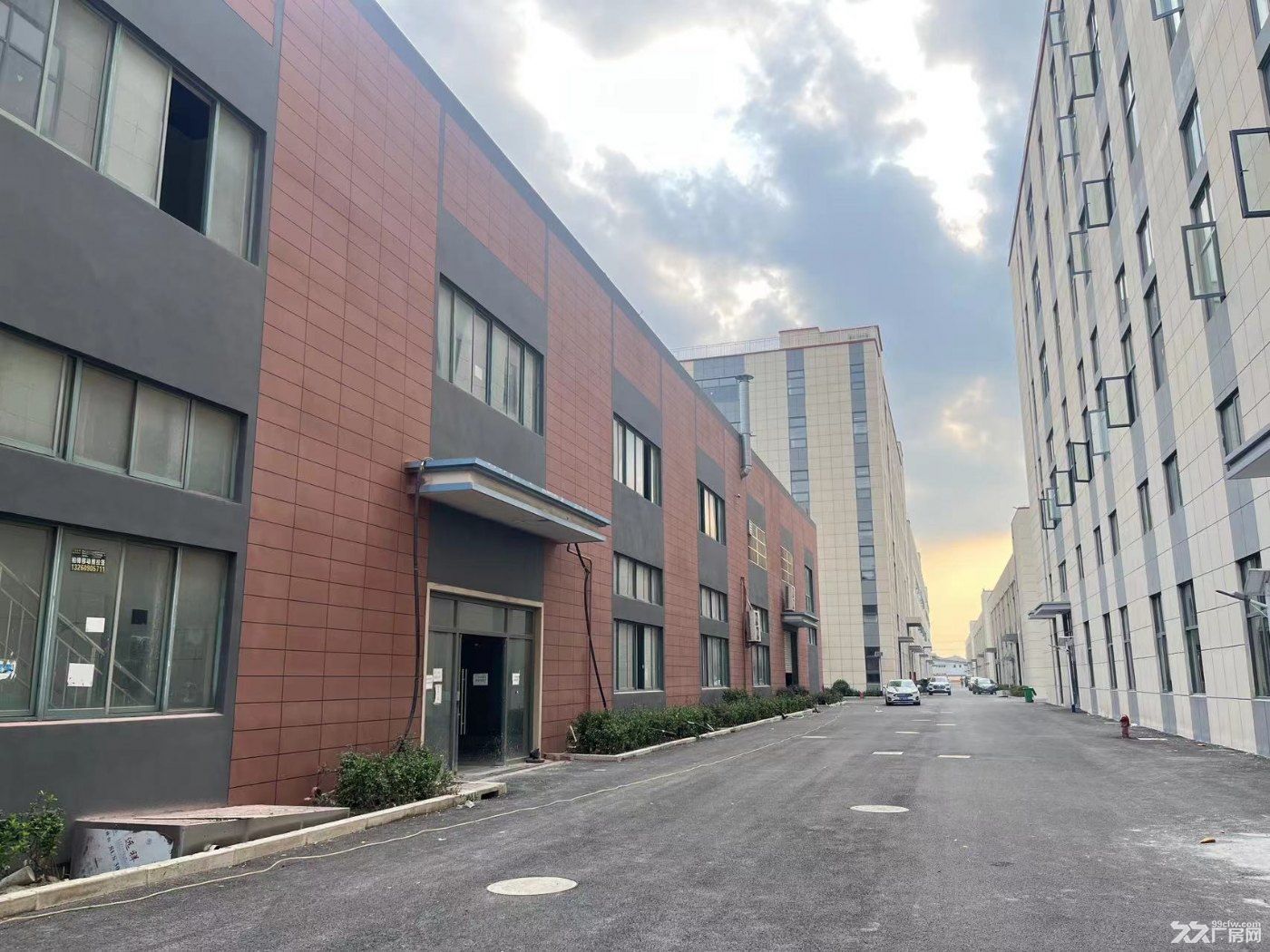 嘉定徐行104地块11万平方米厂房出租，一楼二楼可分租