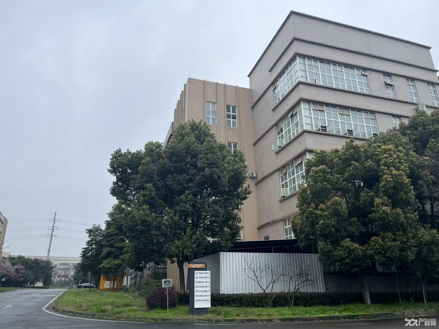 巴南区南彭公路物流基地标准食品厂房出租 - 2