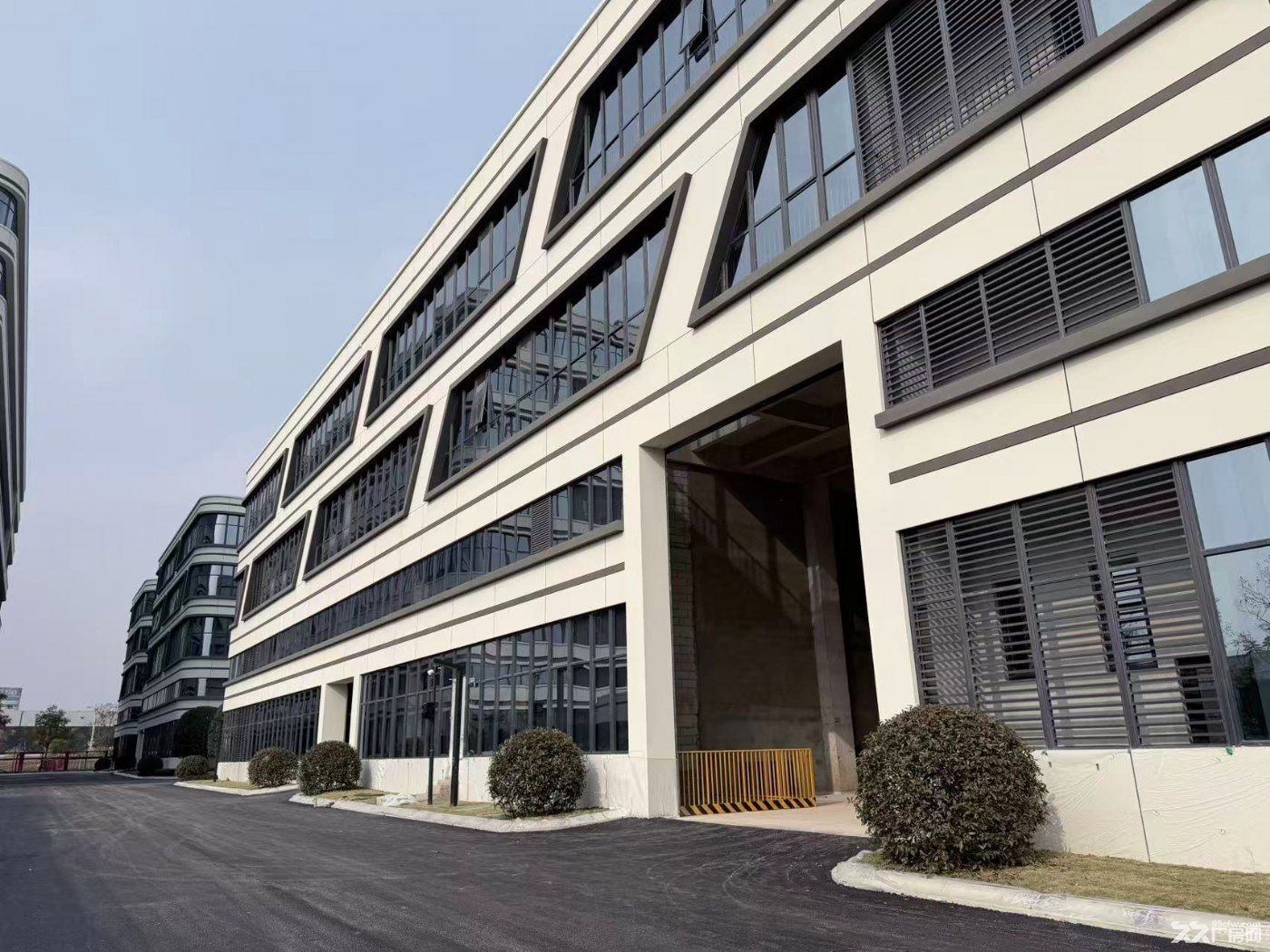 出售双流奥特莱斯旁独栋框架厂房,智能制造、电子信息进