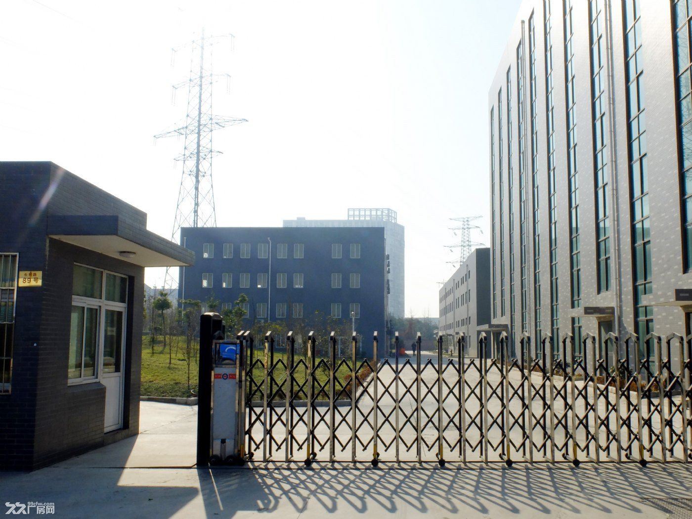 永兴越江路地铁口长江中路高架20000平全新厂房可分租 - 5