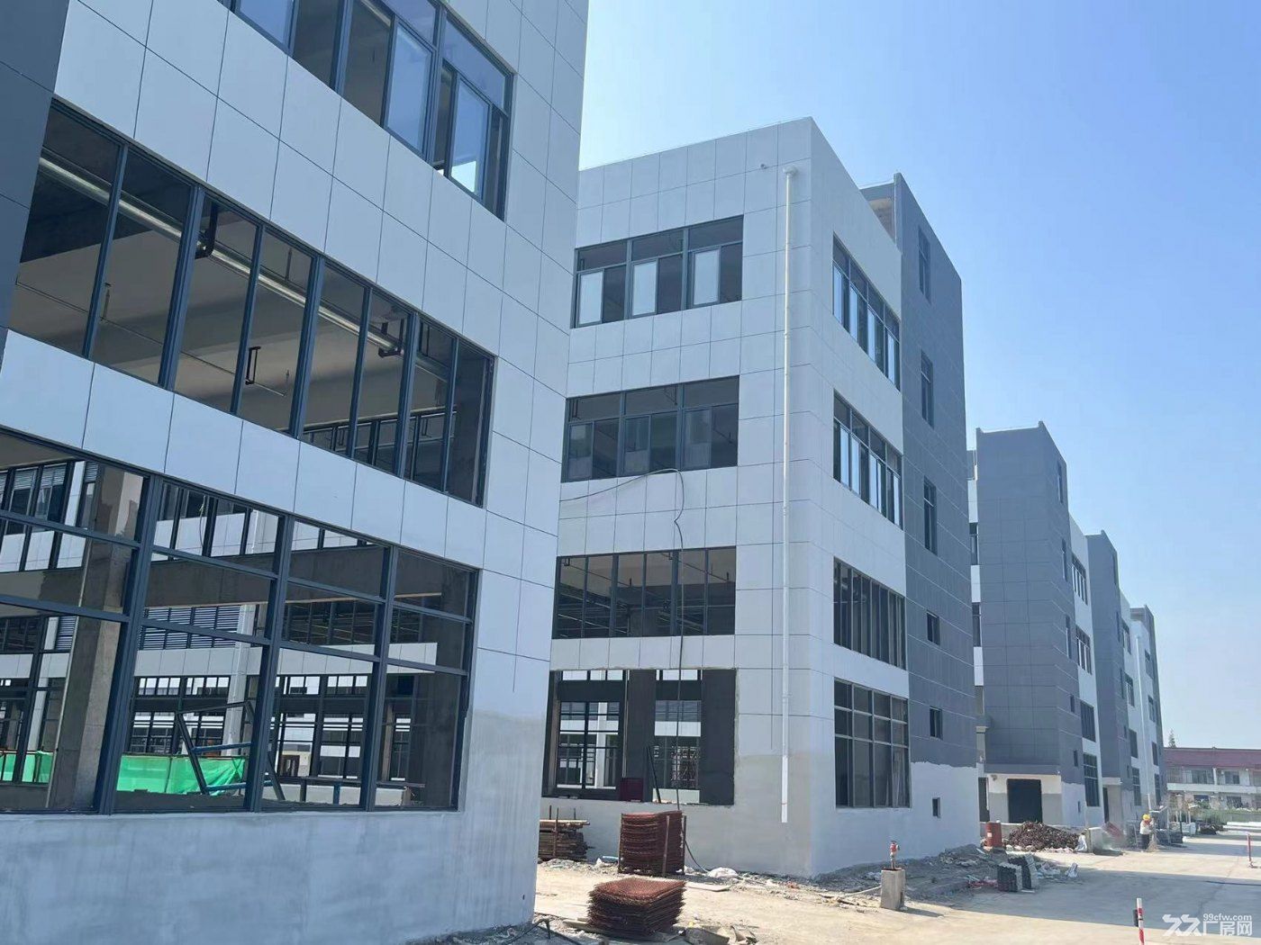 出售独门独院 送院子 方便卸货 价格洼地 紧靠高速出口 双证齐全 - 5