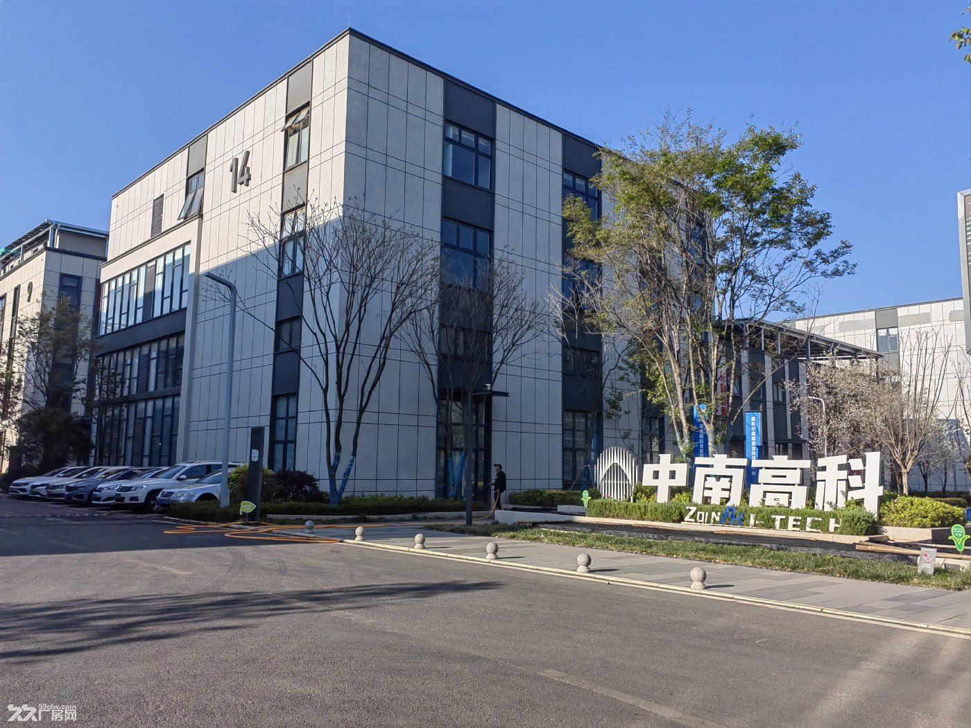呈贡马金铺 2.5层厂房出售 带露台邻高速 现房 低首付