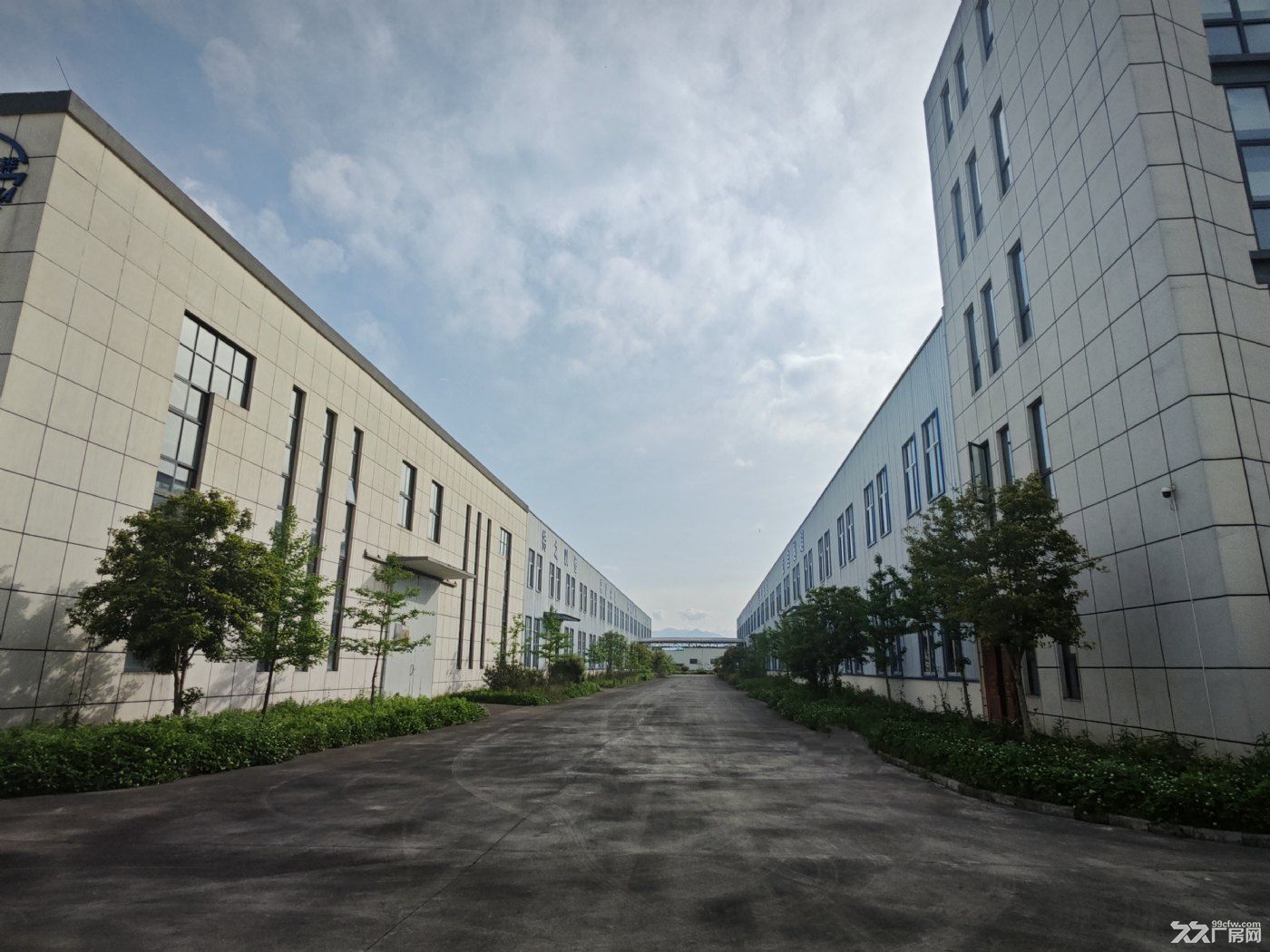 出租九龙工业园内28000平厂房、办公楼