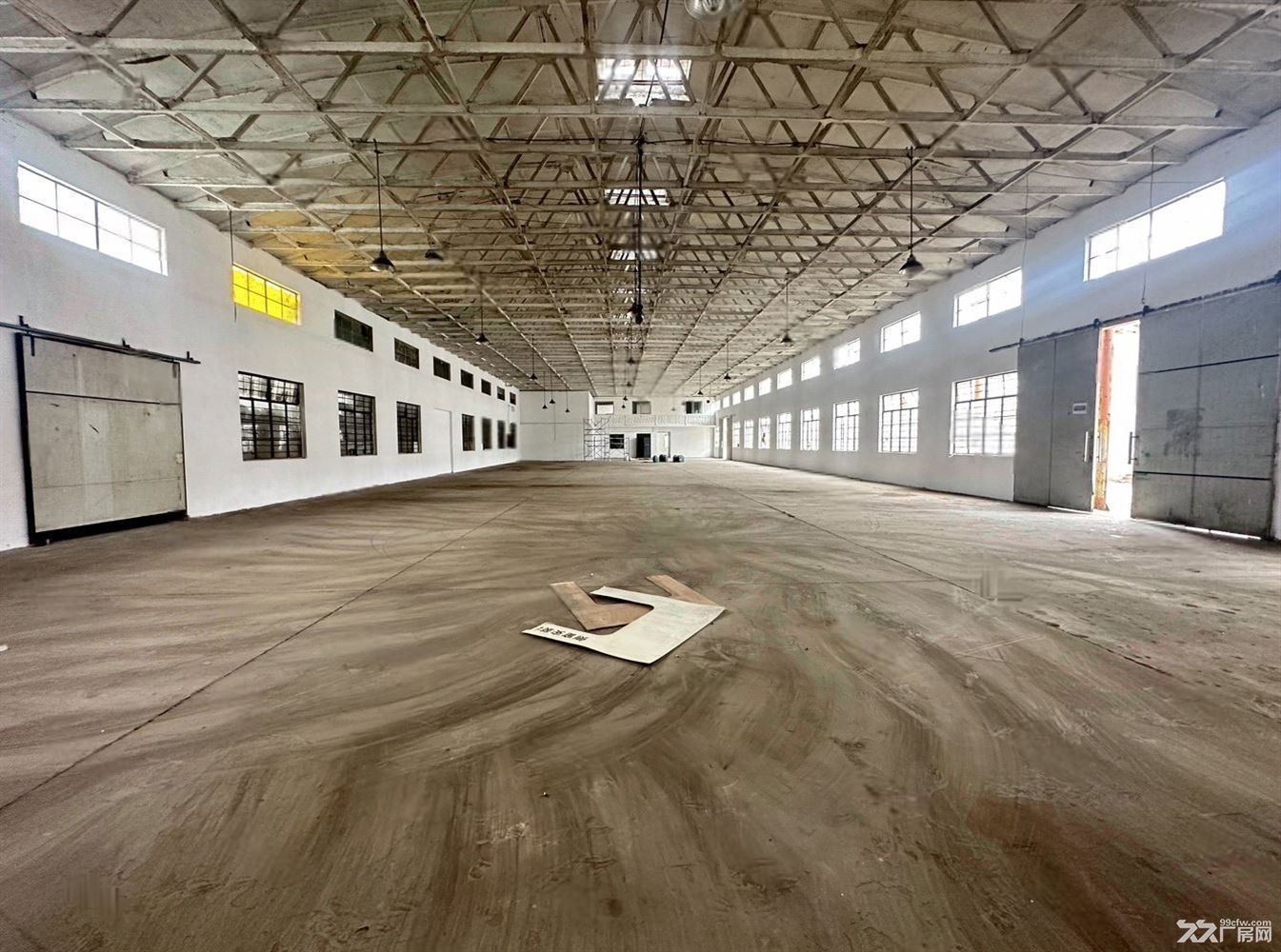 房东直租:独门独院1600平 开价1元 带行车 配套宿舍办公室