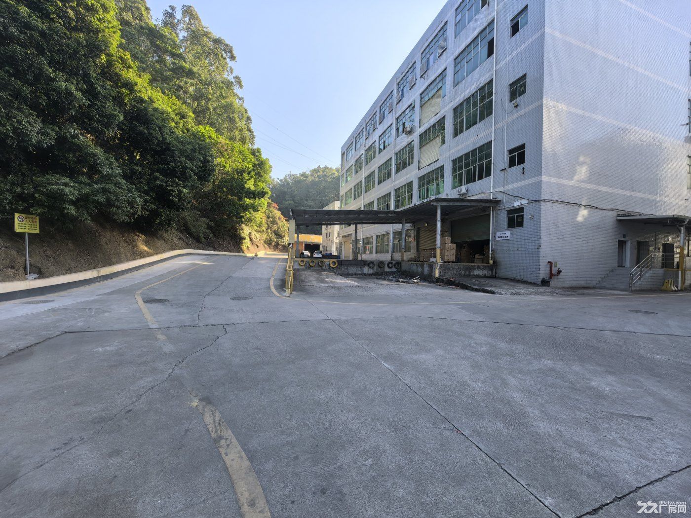 龙华大型工业区新出1楼3600平方厂房出租