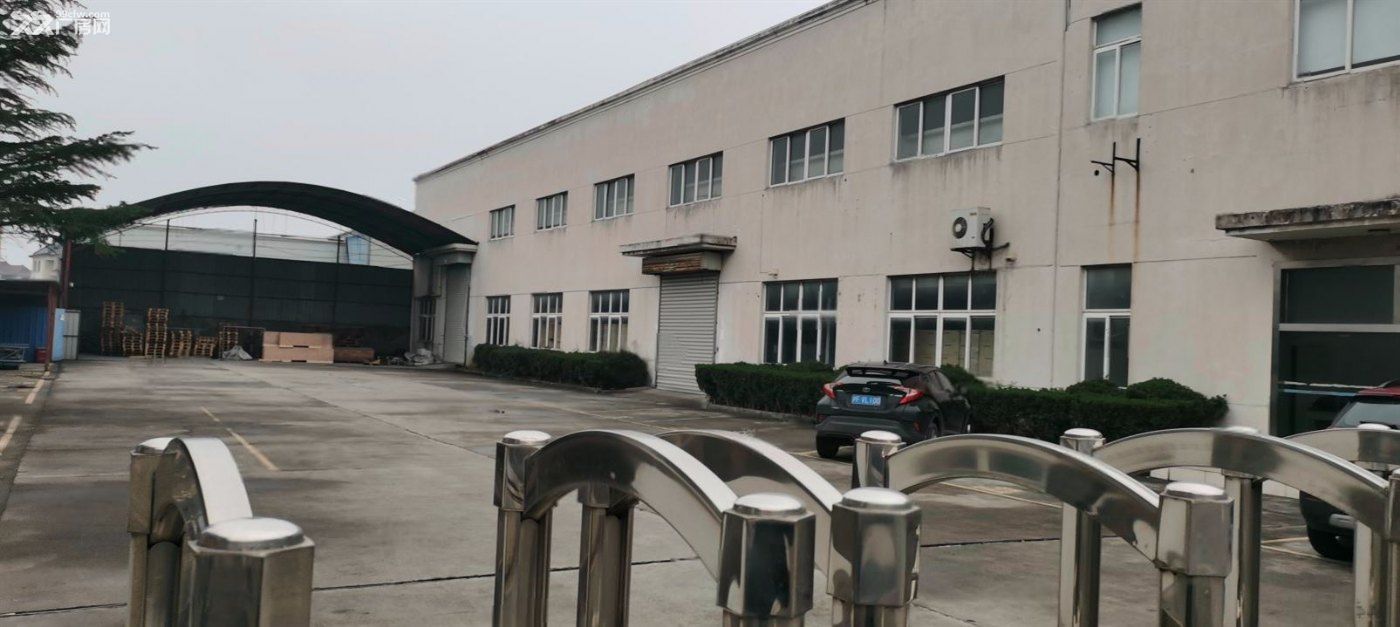 招商安亭原房东独院2116平米厂房仓库出租，层高8米带航车，可分 - 3