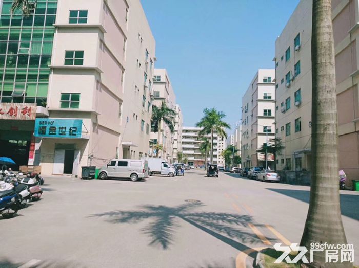 宝安石岩大型工业园厂房整层2000平出租，带装修，靠近汽车站