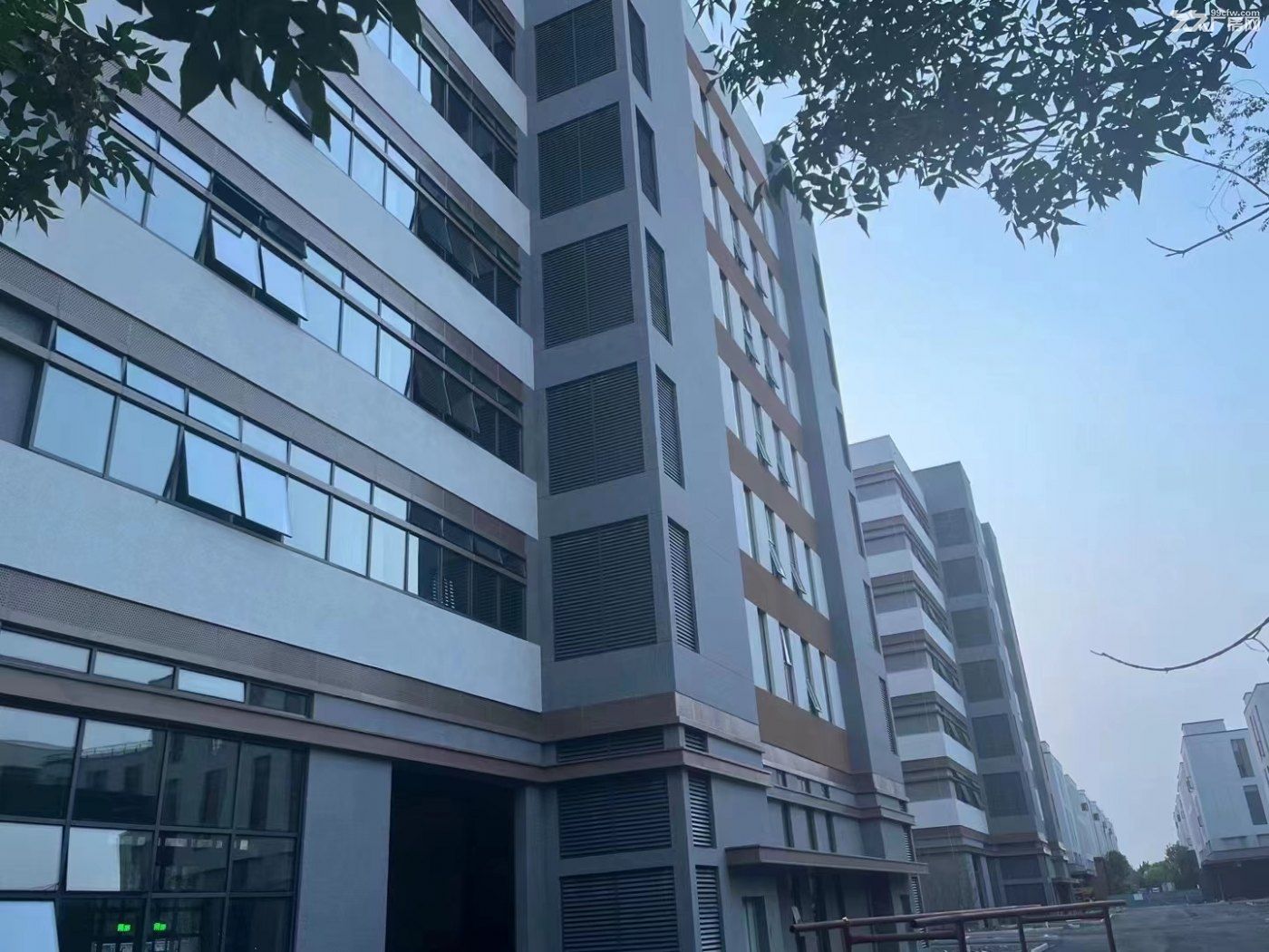 华明800㎡送160㎡露台，首付2成，50年房本可贷款可进大车 - 4