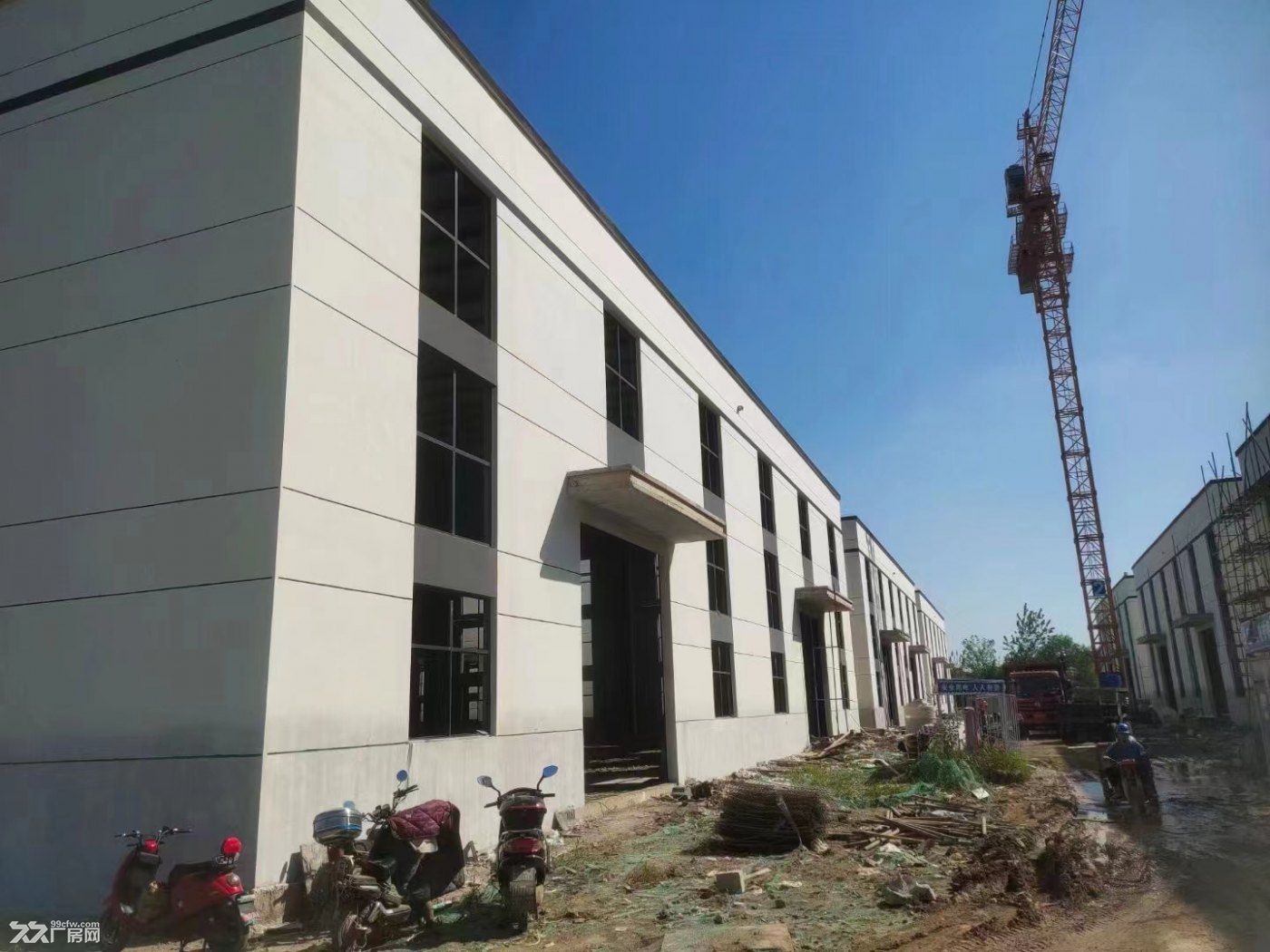 二期单层厂房建设中,独栋双层厂房出售,现房交付。 - 2