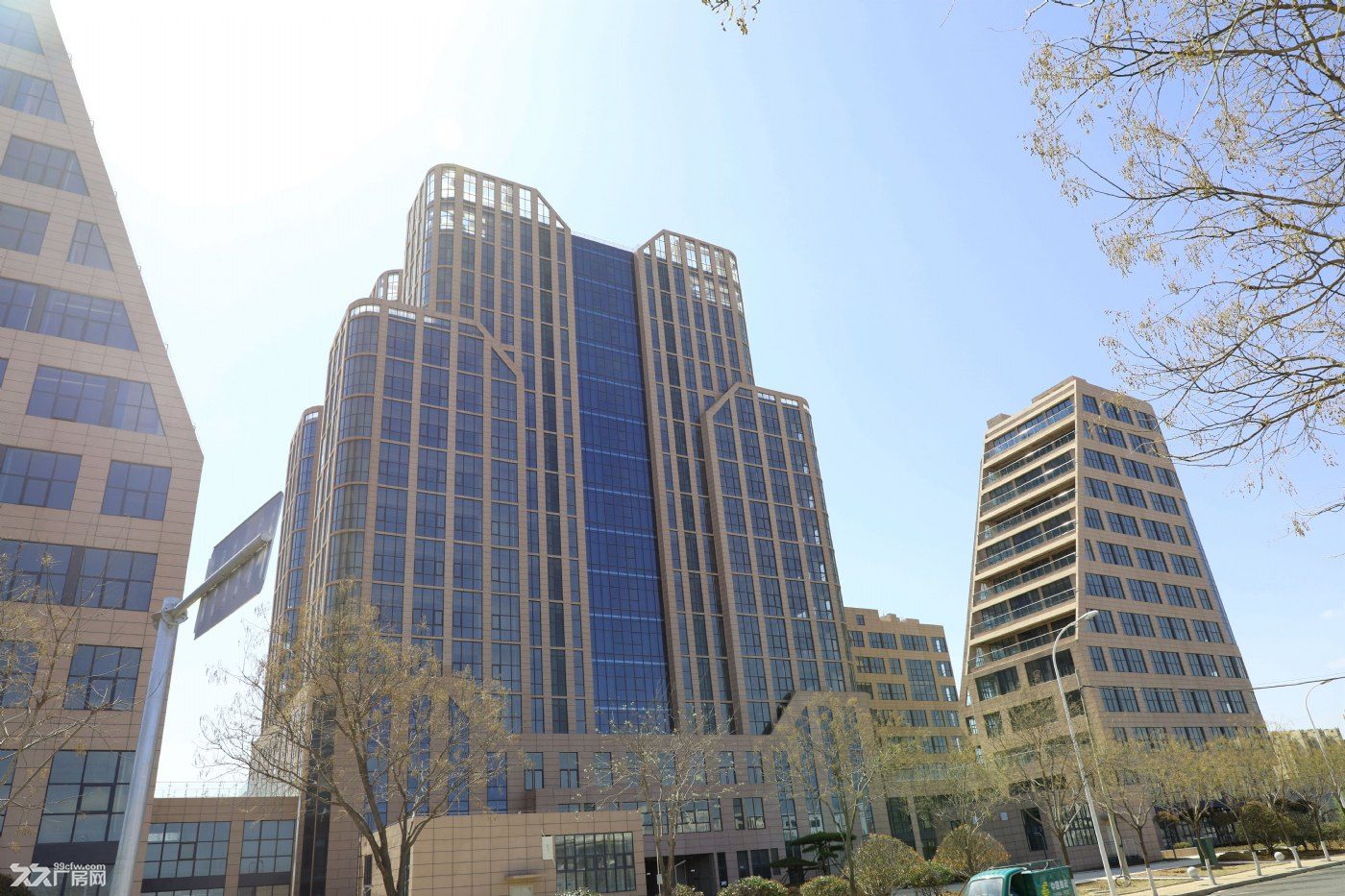 城阳高新区工业厂房出租,全新多层厂房,配套齐全,高新区中心位置 - 3