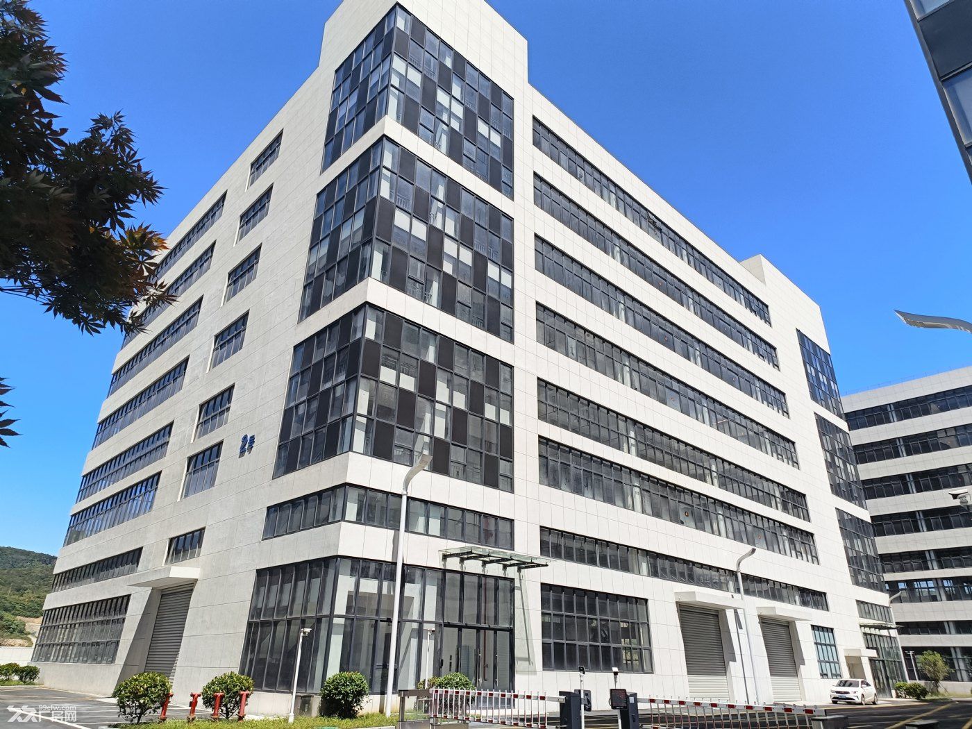 厂房直租,地址德清北高速出入口处