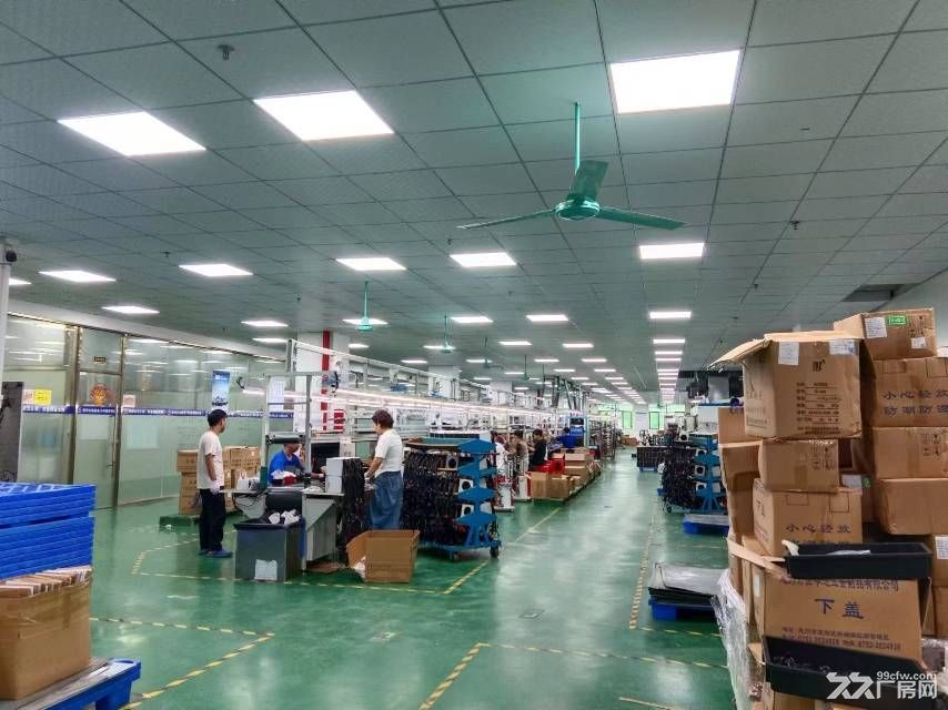 小金口柏岗附近园区二楼800平现成装修标准厂房出租：