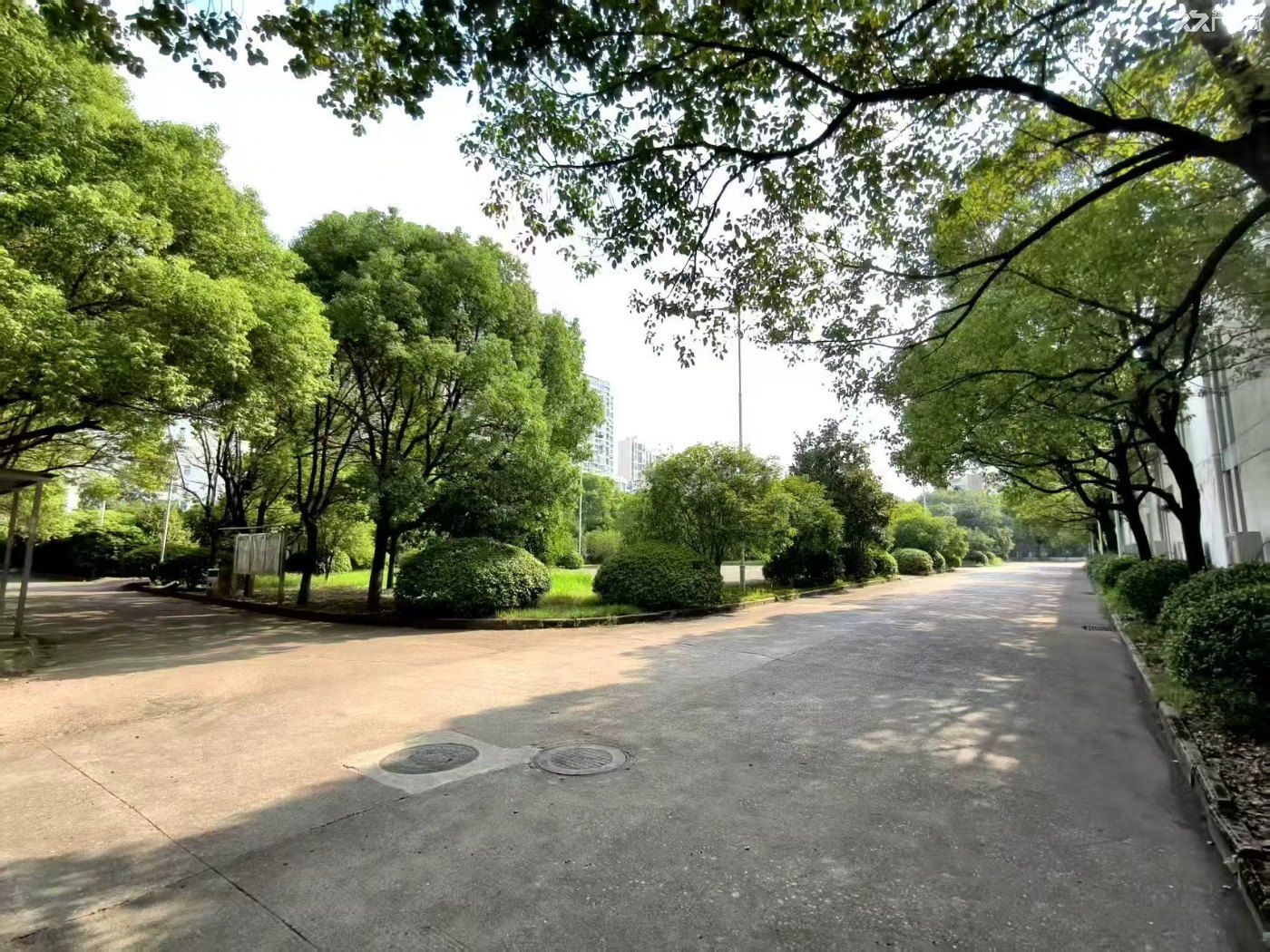 配套设施的完善综合园区,即可全租,也可分开承租。 - 8