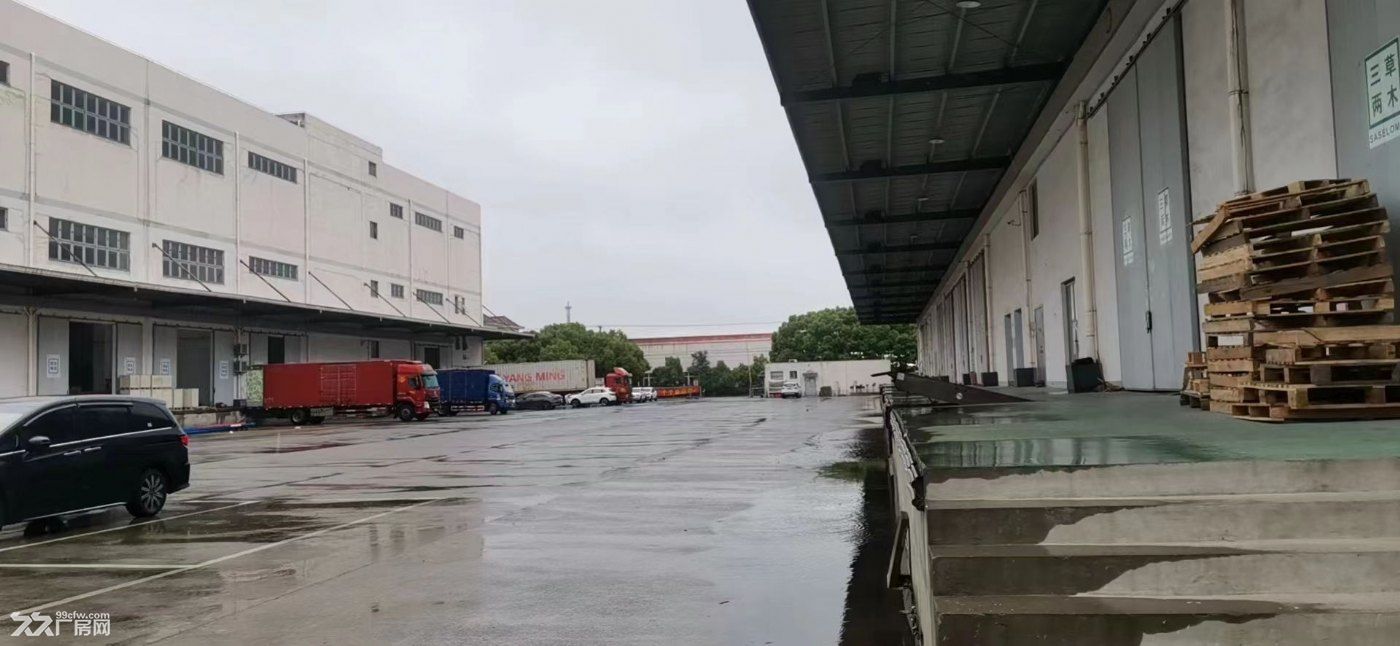 奉贤金汇厂房仓库出租8100平可仓储物流快递带月台带喷淋空地大