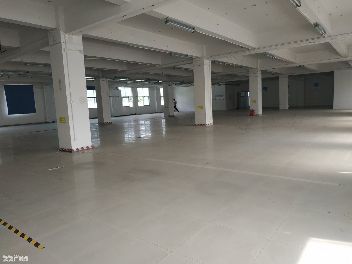 西丽南岗阳光工业区 港大地铁口 独院 一楼 1400平办公厂房仓库场地直租 - 2