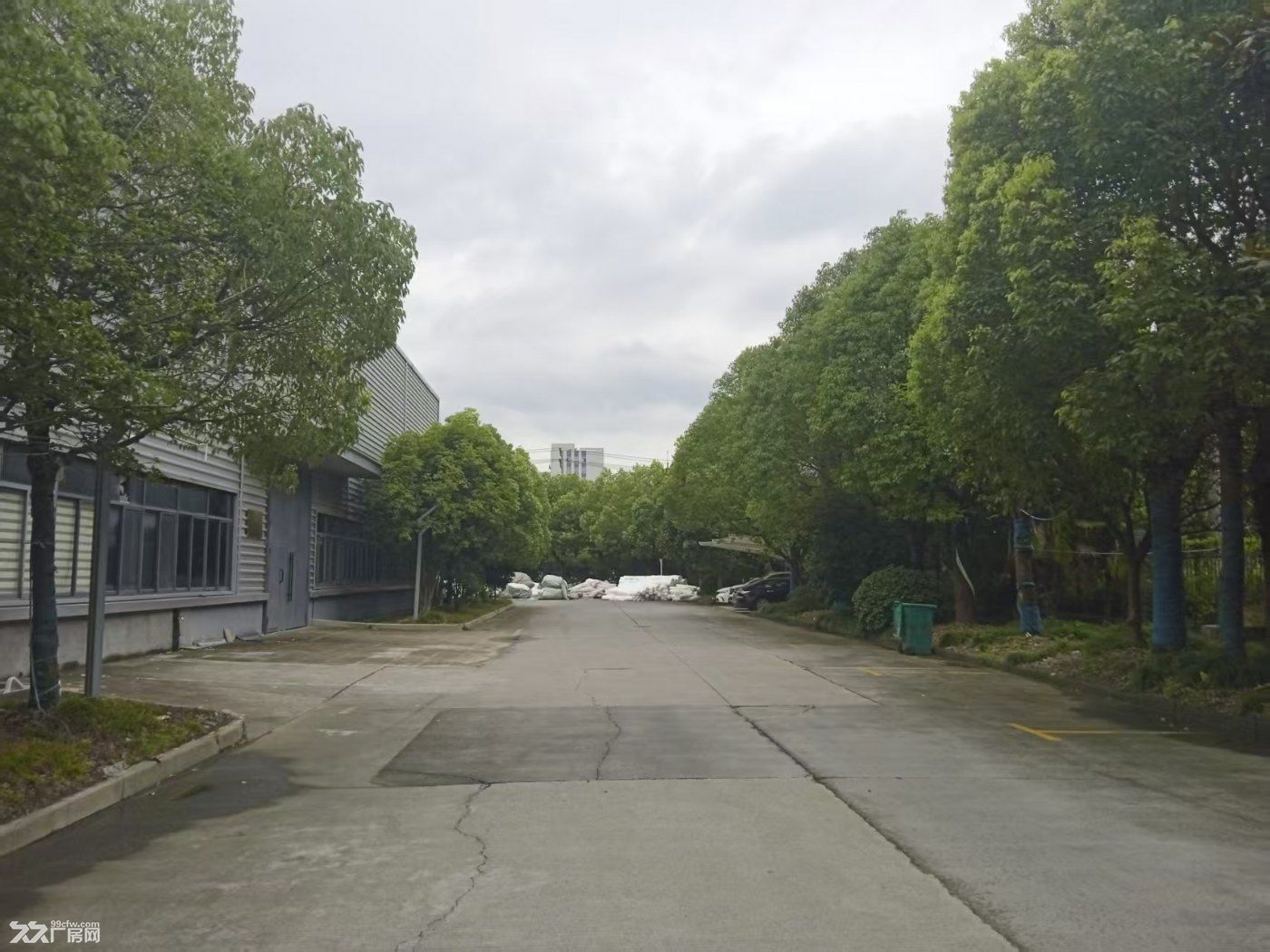 临平东湖街道新天路3600方单层钢架厂房出租