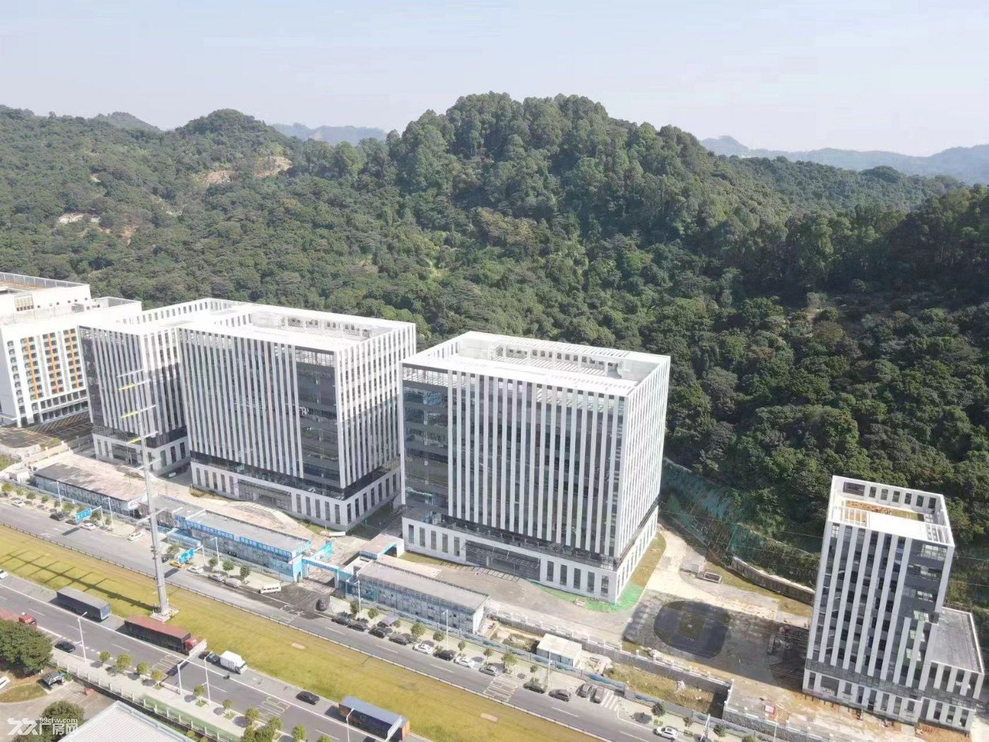 全新超高标厂房招租，实际面积出租，8米层高，M1工业用地 - 2