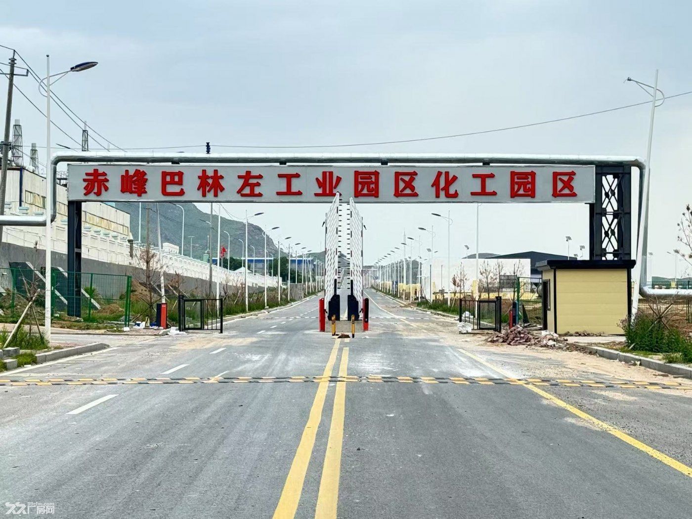 出售赤峰市工业园区实体工厂，有环评，有房本，化工园区，位置好，交通方便，可进大车 - 3