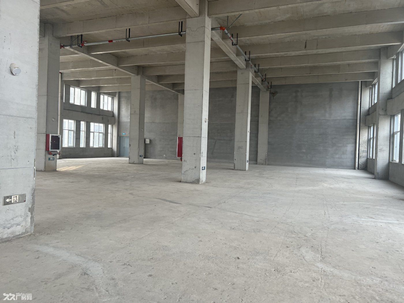 高速口，工业厂房，独门独院，户型方正实用