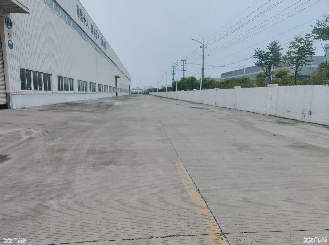 标准工业厂房和硬化及半硬化空地