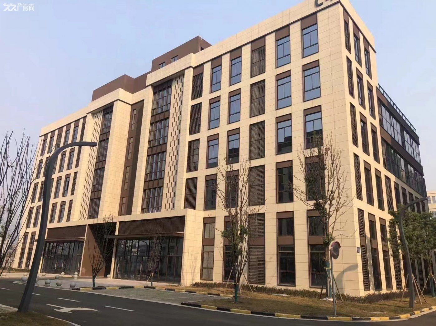 国企 现房直租 400平米起 可整租可分割 每三年递增 价格优惠