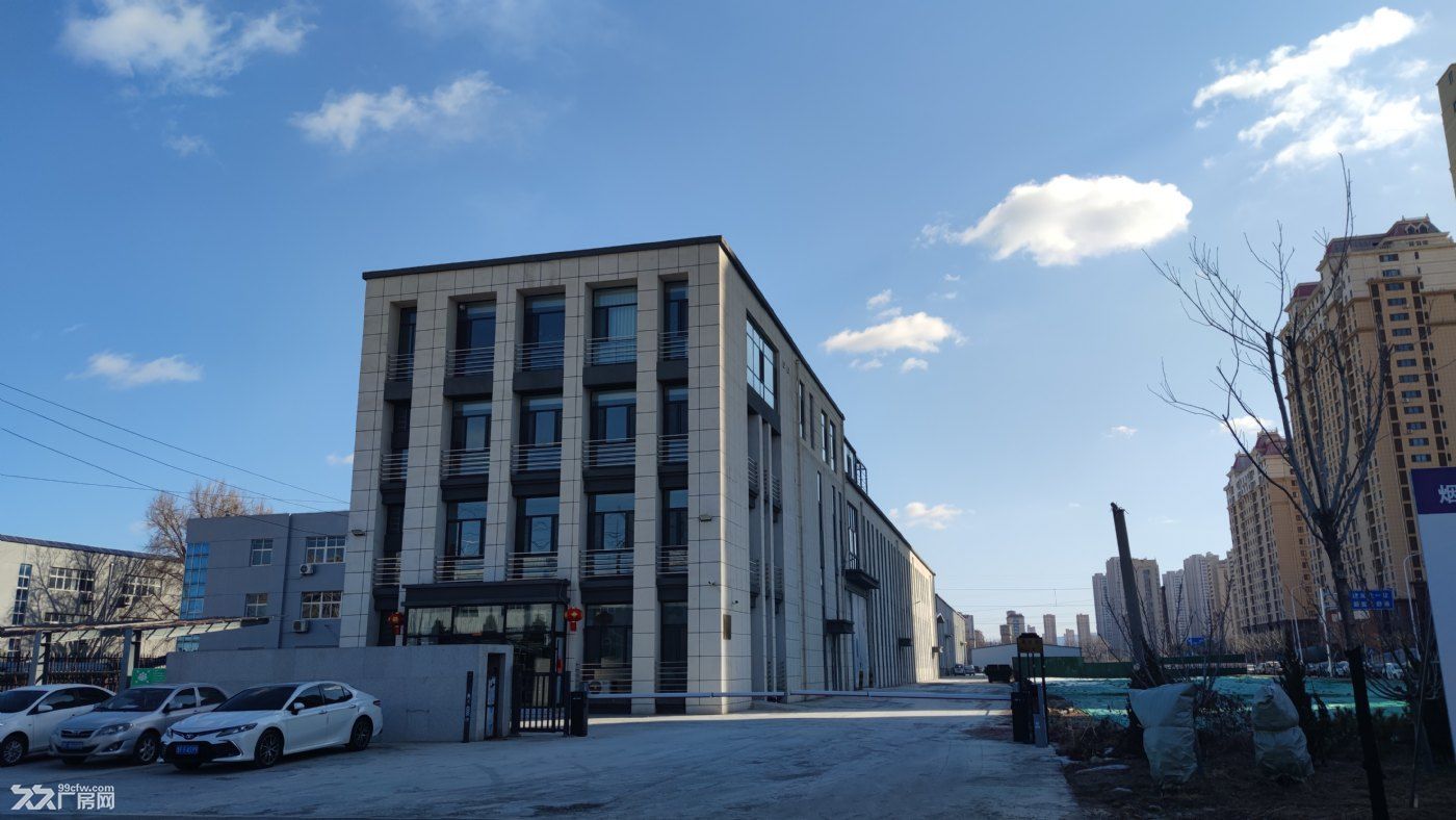 A开发区出售带院12米900㎡厂房。