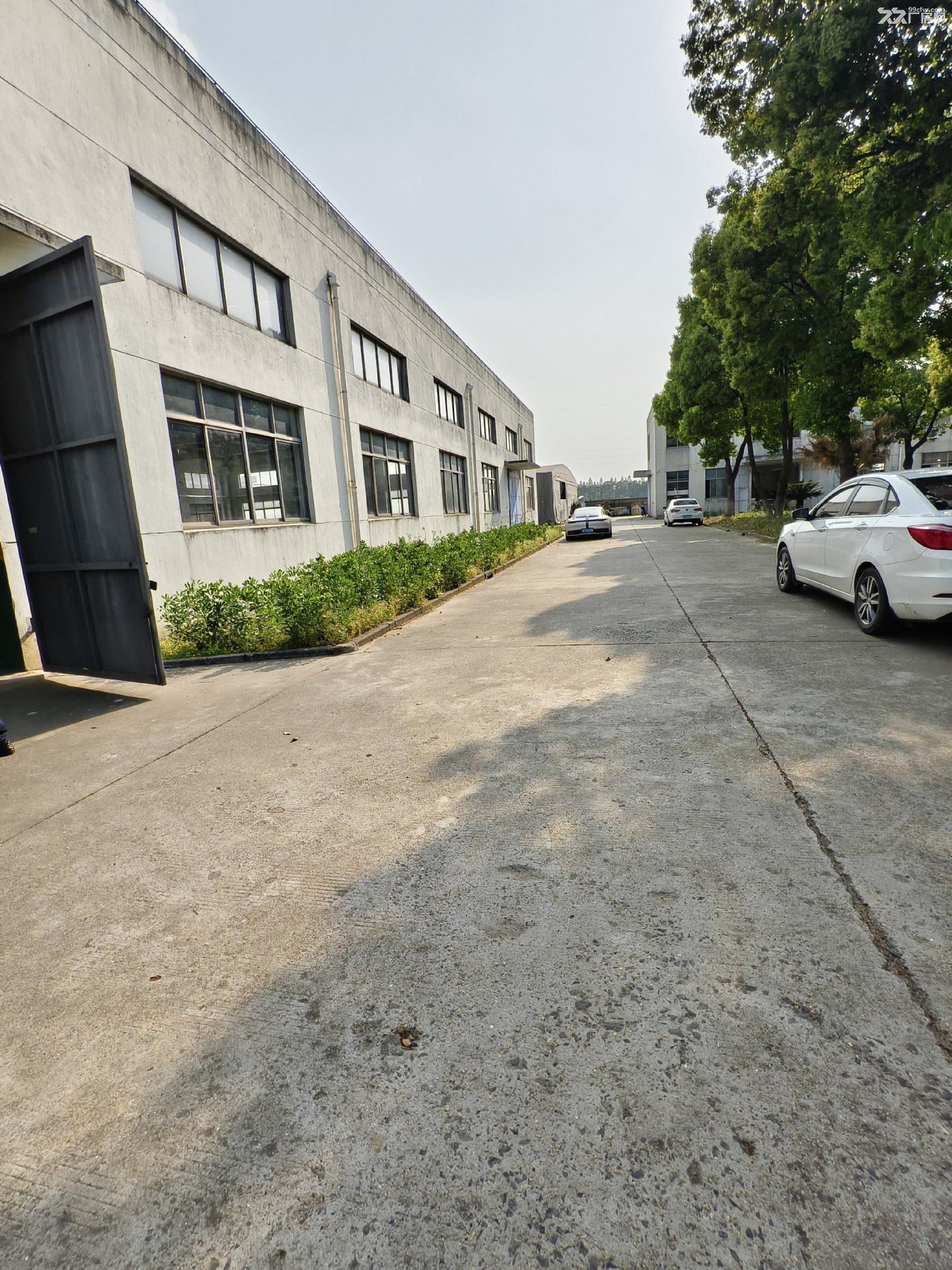 原房东无公摊,高度8米带行车,有办公室,可分租