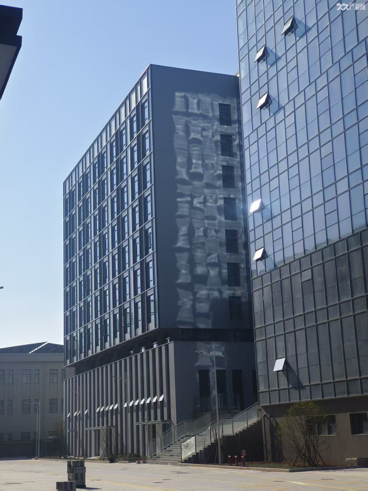 单价9.7元带装修厂房出租中，多套可分租，大车进出方便 - 8