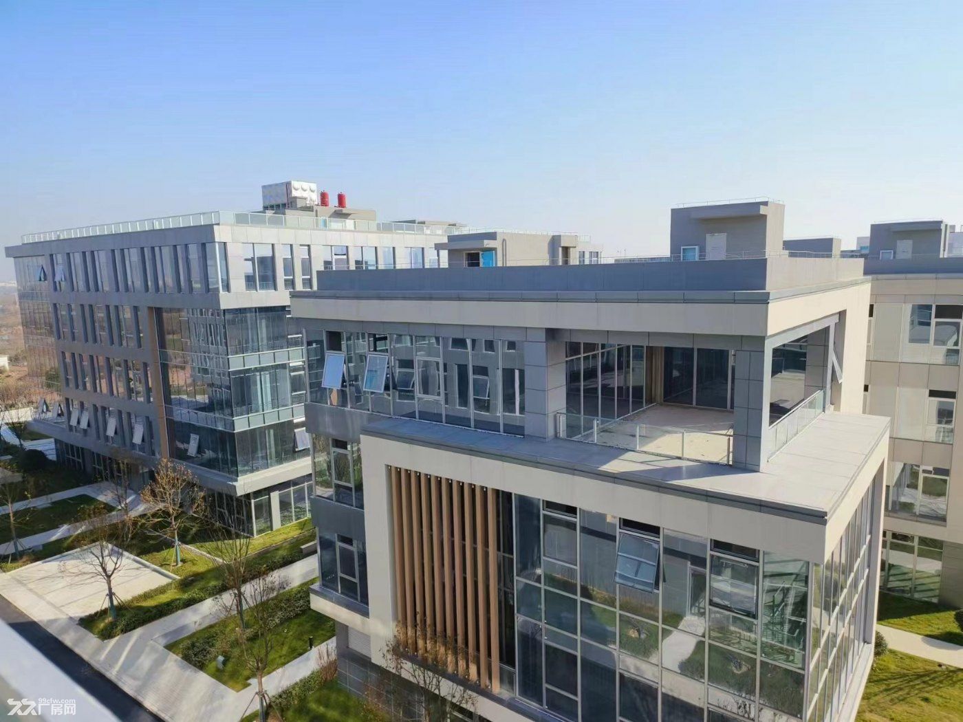 真正0租金 地铁口优质厂房3000㎡ 全新现房 可租可售 租金补贴 停车免费 - 2