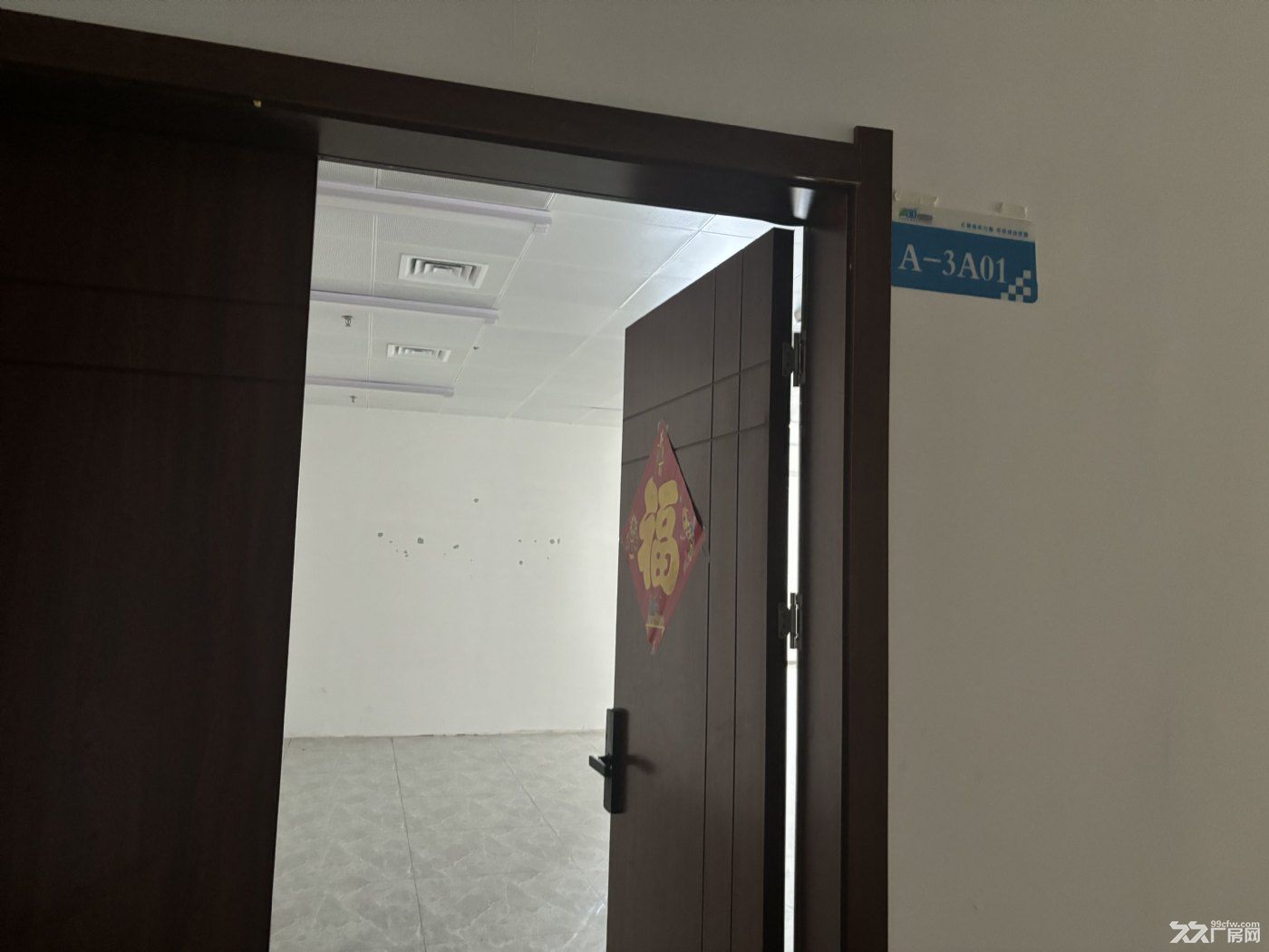 政府产权,甲级消防,低密度办公联合体 - 4