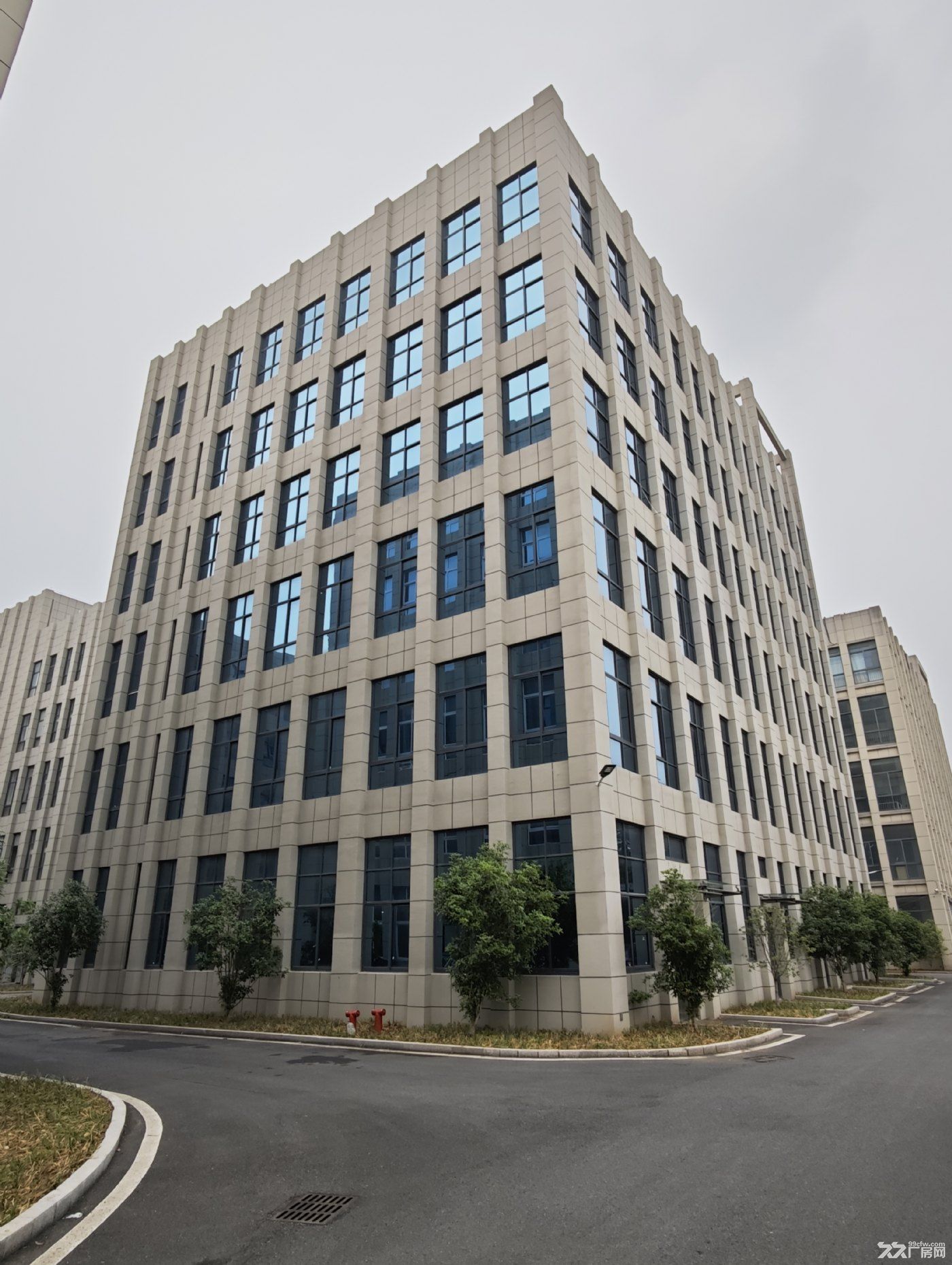 庐阳区独栋厂房出租,可生产办公仓储,阜阳北路高架旁可分租。