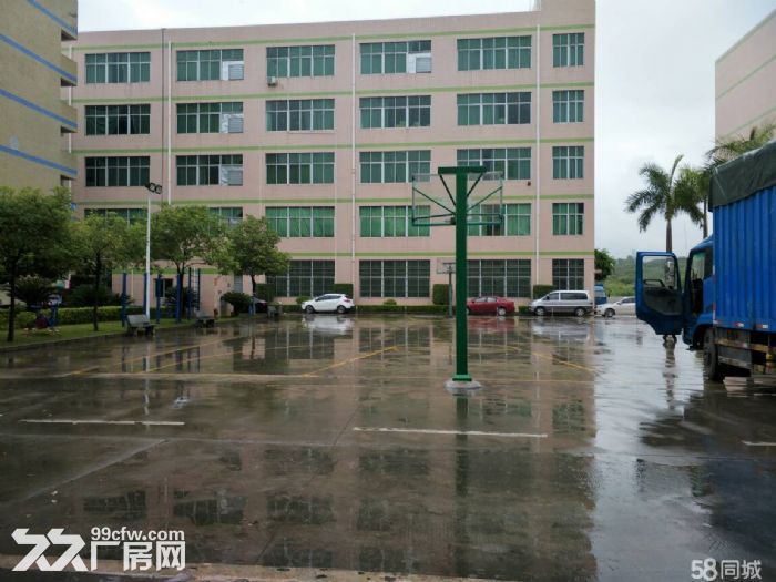 龙岗中心城地铁站原房东8000平米厂房出租