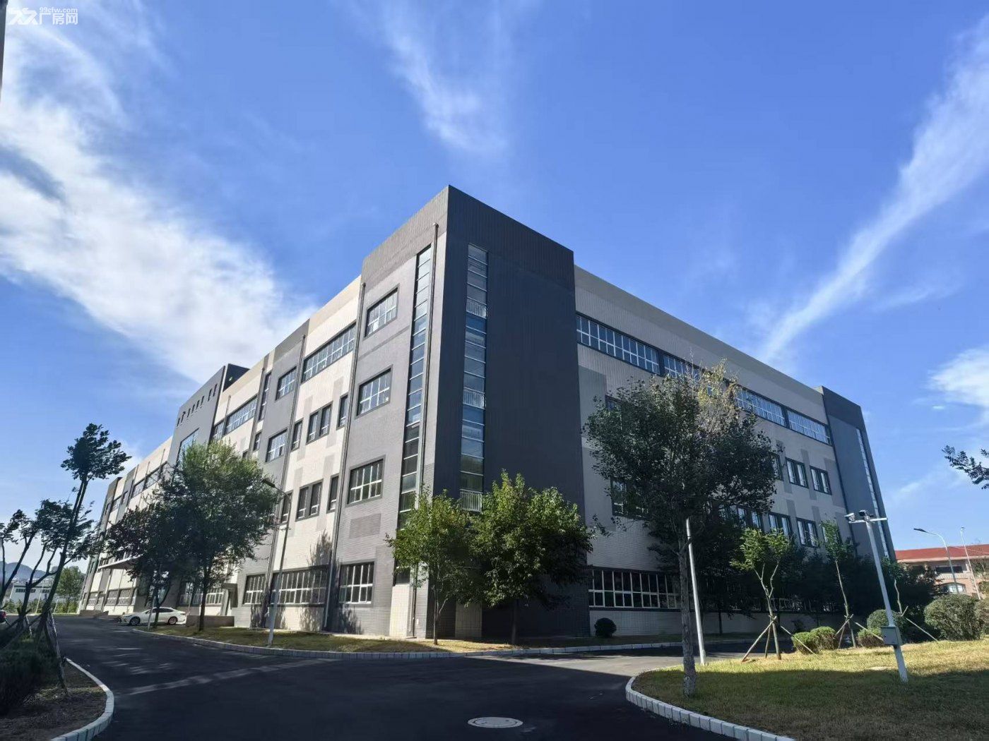 大连开发区董家沟高速口全新厂房招租