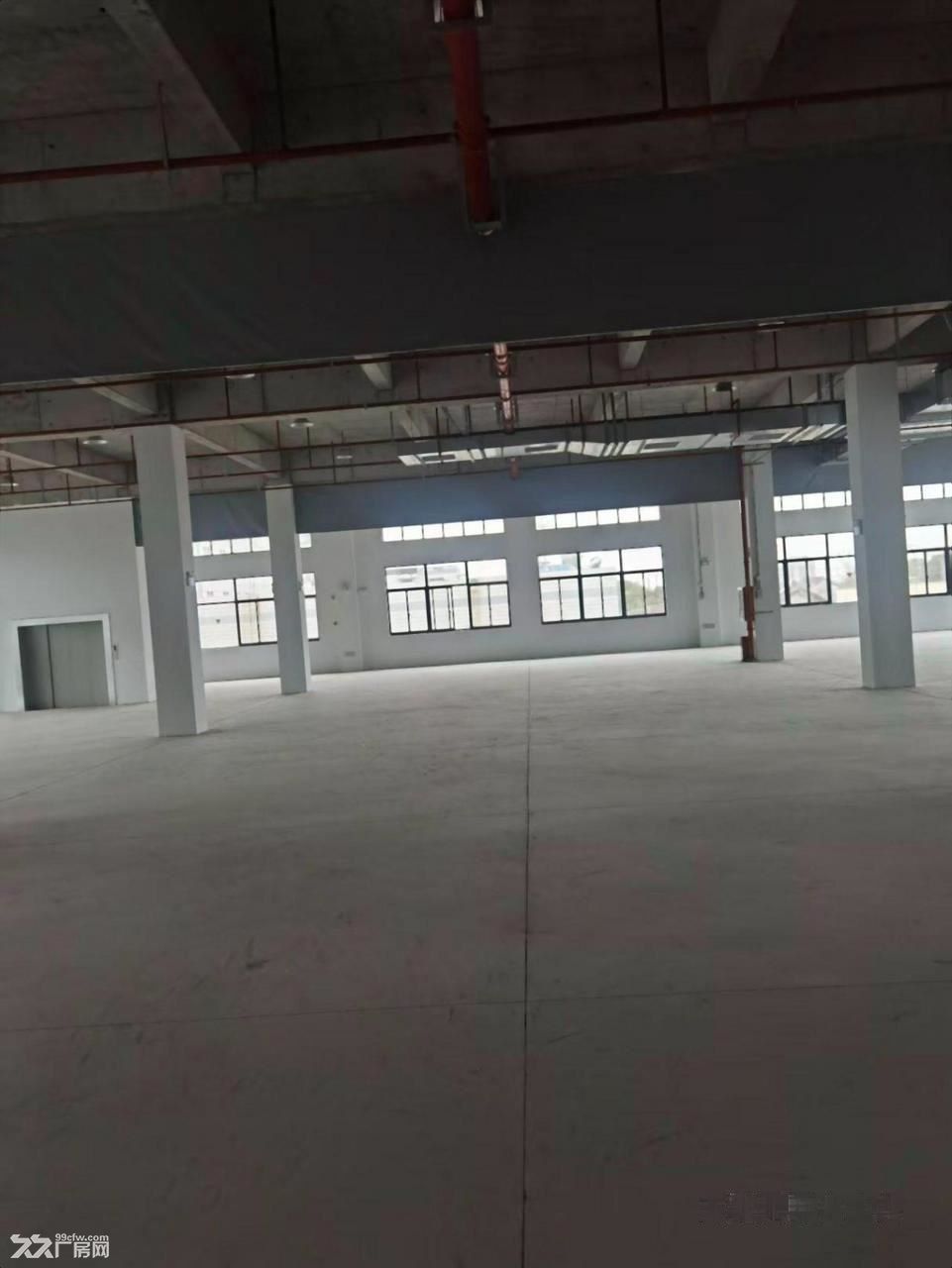 无千灯独栋火车头，有少量水泥场地，可做废旧金属，塑料打包等